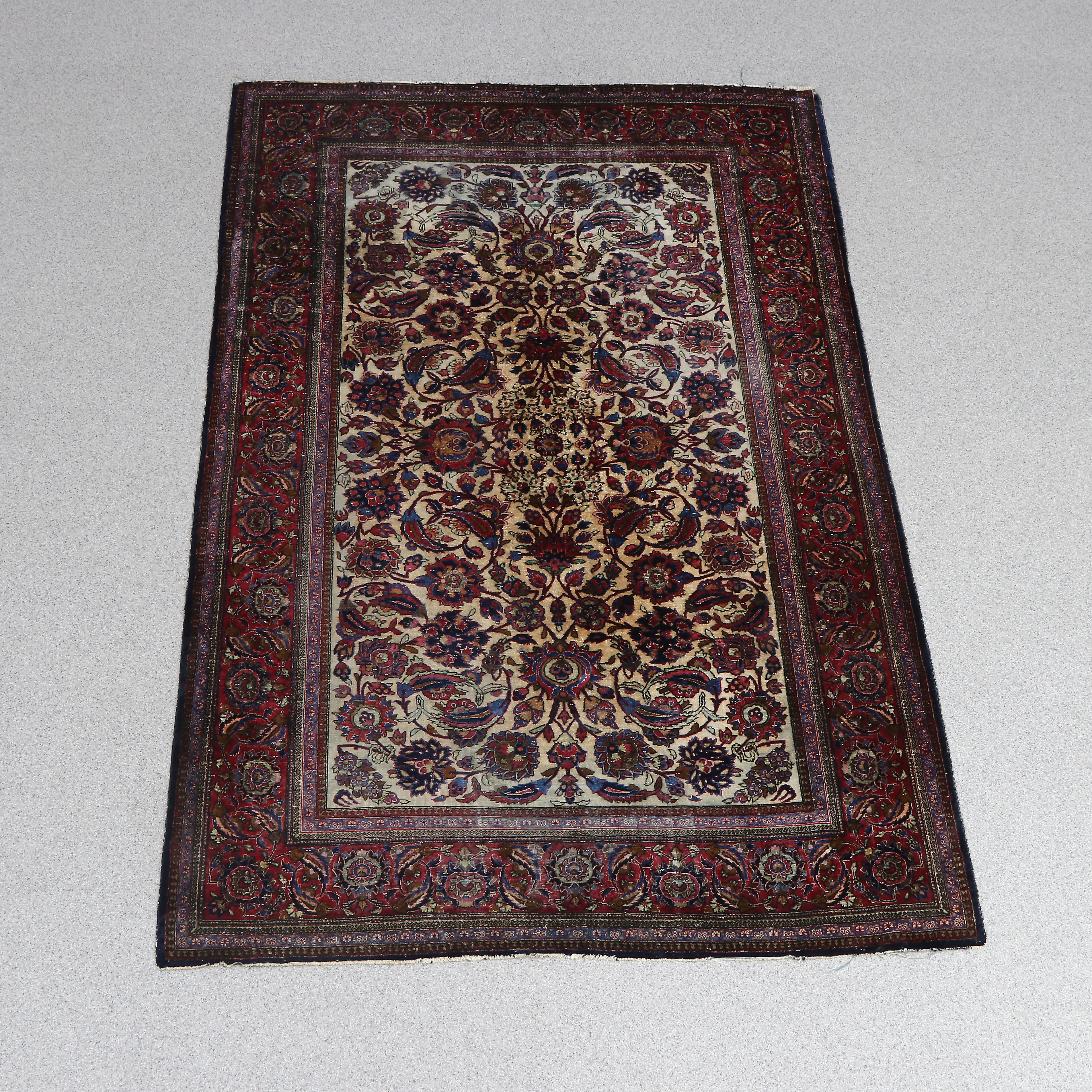 PERSISK ATELJÉMATTA. Silke på silkesvarp. Antik.