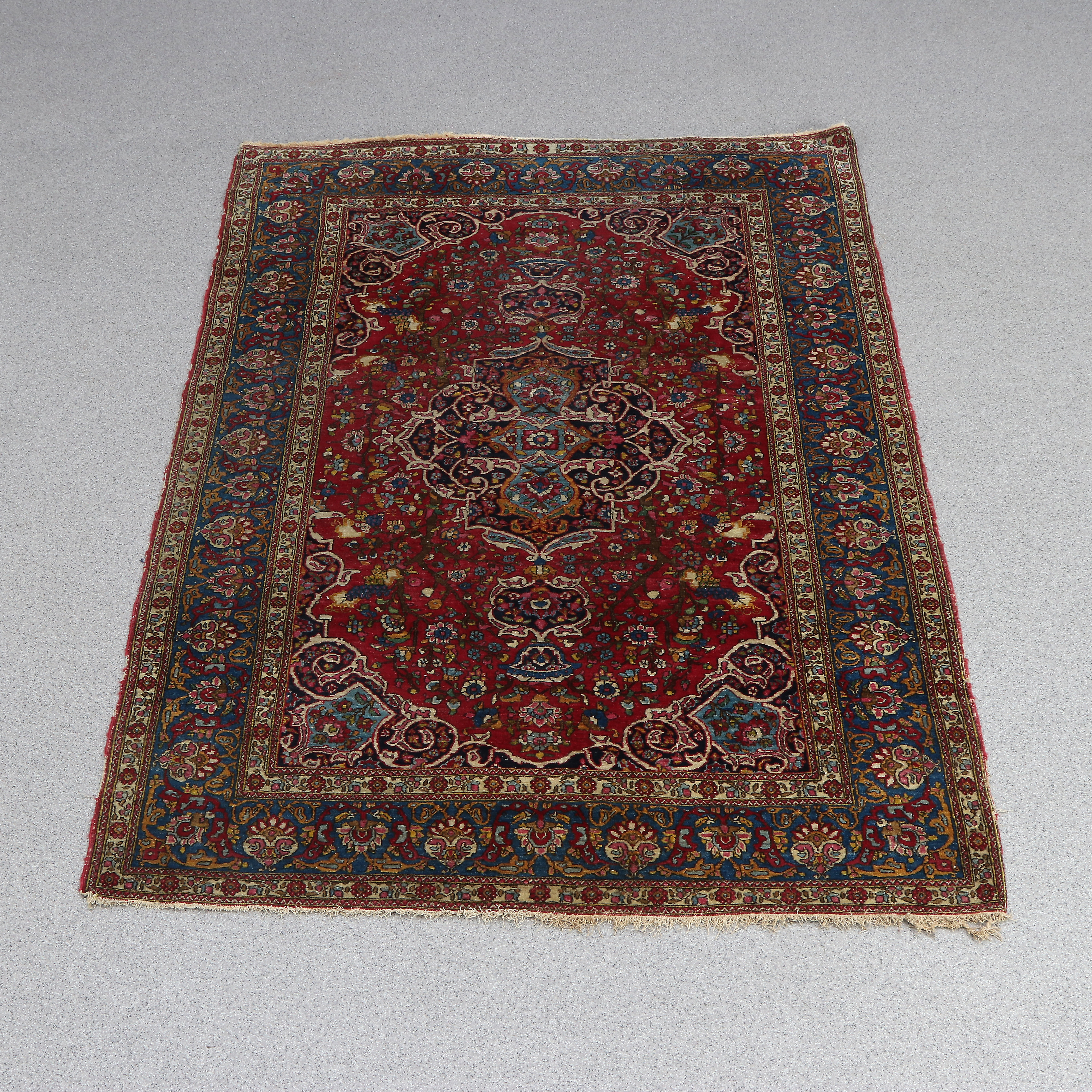 ANTIK PERSISK SALONGSMATTA. Handknuten, ull på bomullsvarp. 1800-talets senare del.