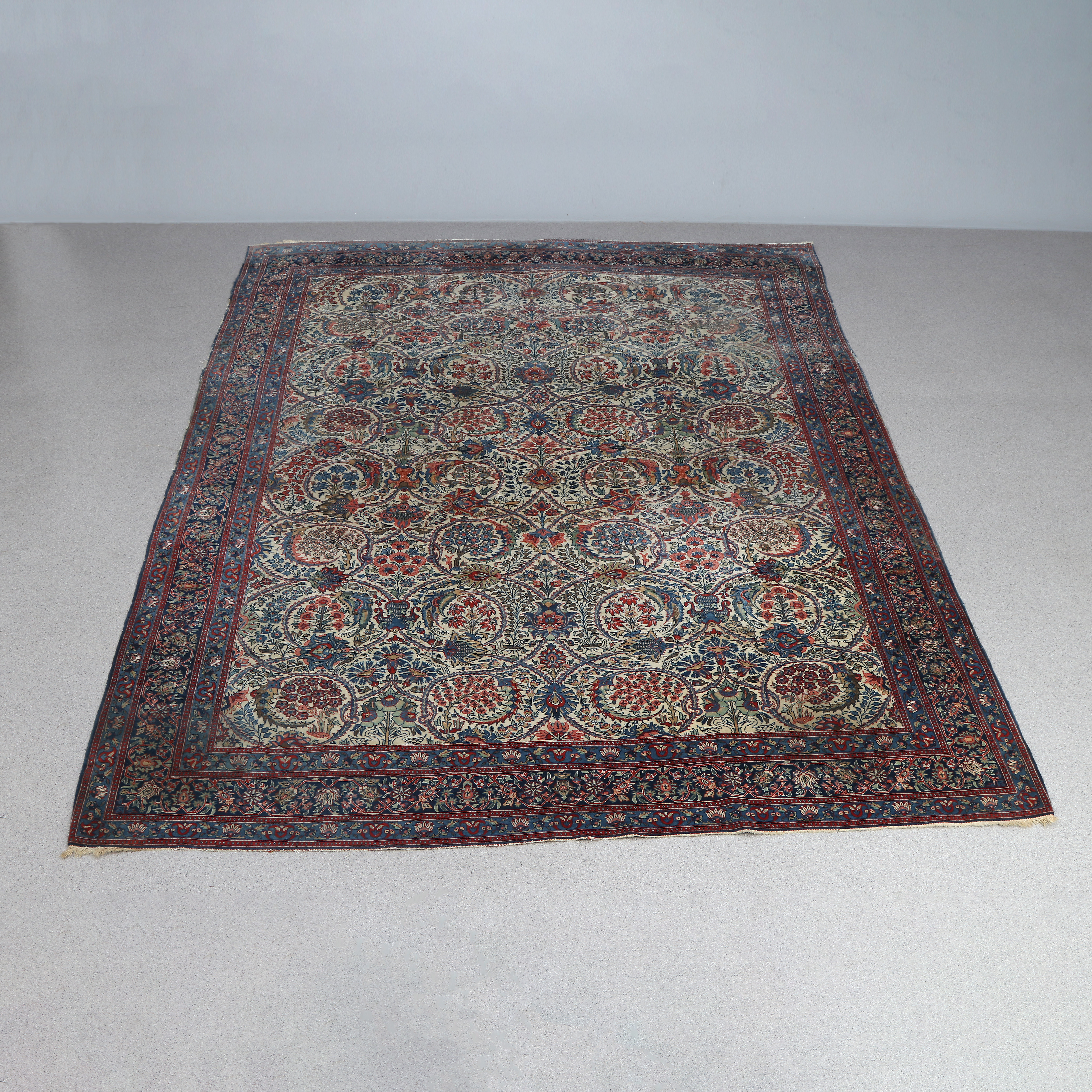 ANTIK VÄSTPERSISK SALONGSMATTA. Handknuten, ull på bomullsvarp. 1800-talets senare del.