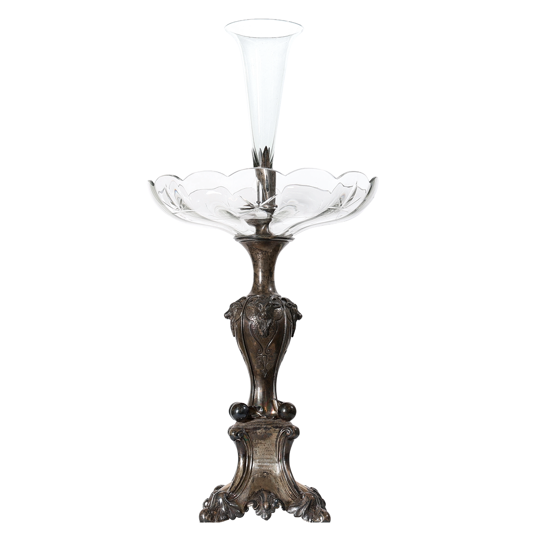 ÉPERGNE / BORDSUPPSATS, silver & glas, nyrokoko, 1870-tal. Totalvikt utan glas ca 1 956,6 g.