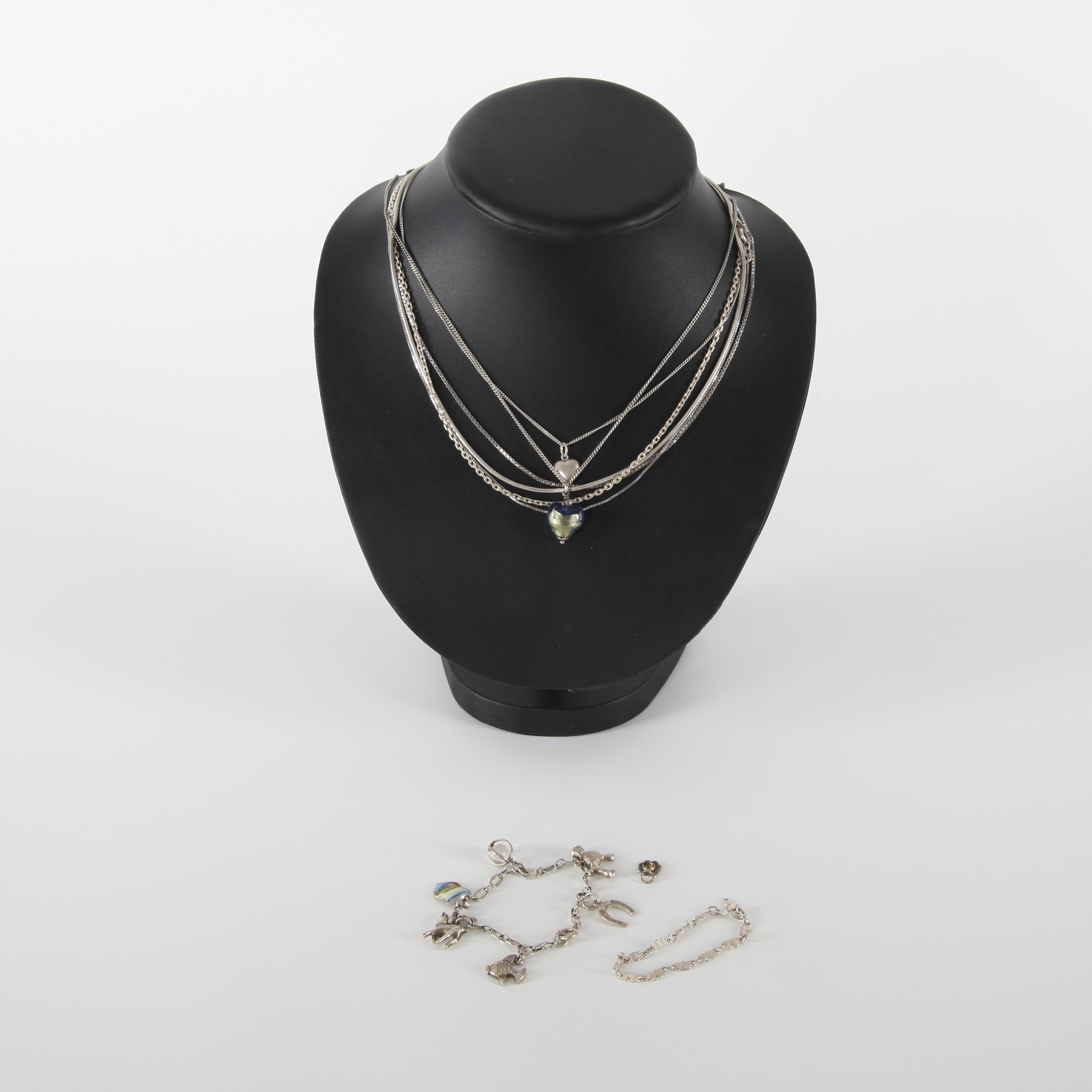 SILVERSMYCKEN, 10 delar, halskedjor, armband och berlocker.