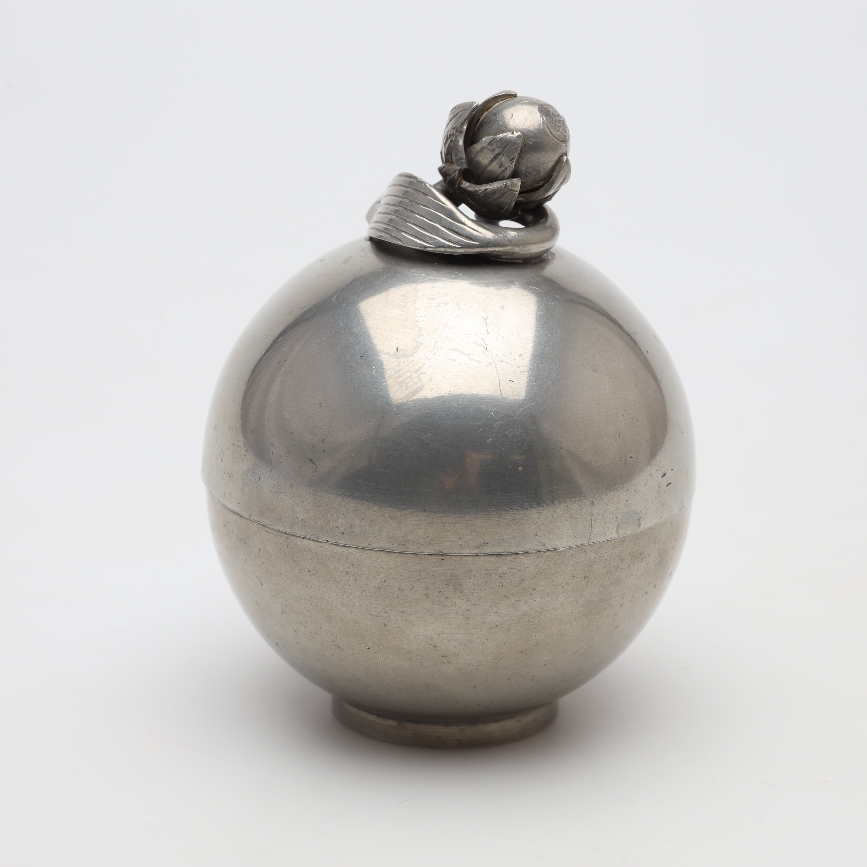 ESTRID ERICSON. BONBONJÄR, Firma Svenskt Tenn, modell 999, 1930.