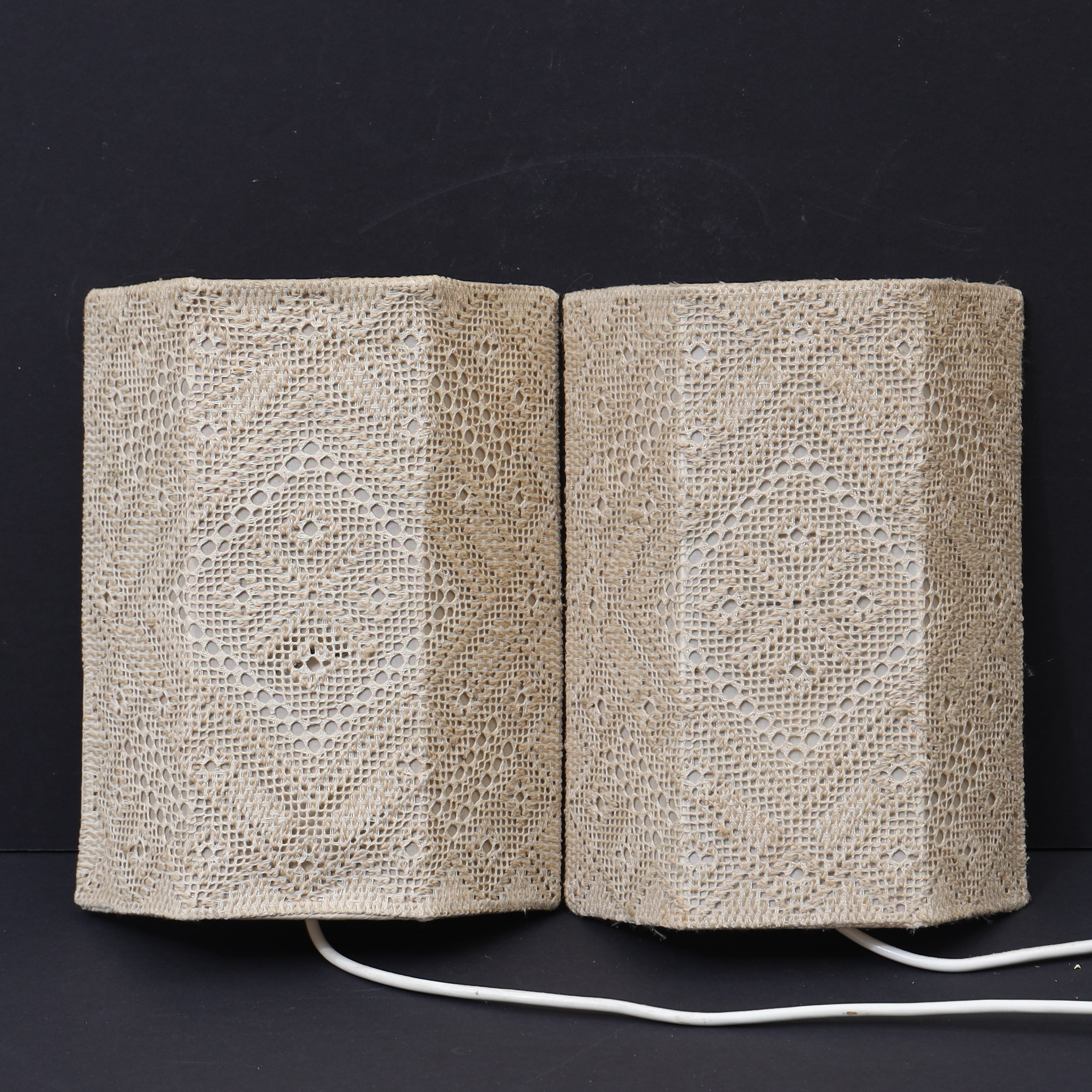 VÄGGLAMPOR, ETT PAR, omkring 1900-talets mitt.