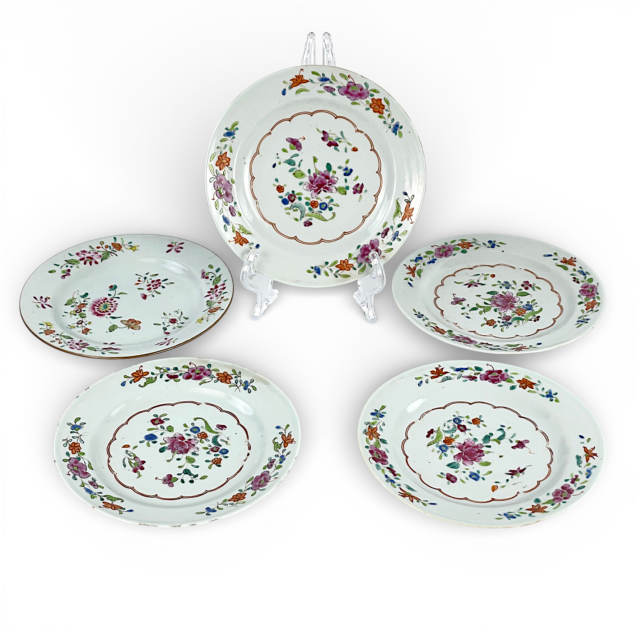 TALLRIKAR, 5 st, Kina, porslin, 1700/1800-tal, floral dekor i emaljfärger i famille rose.