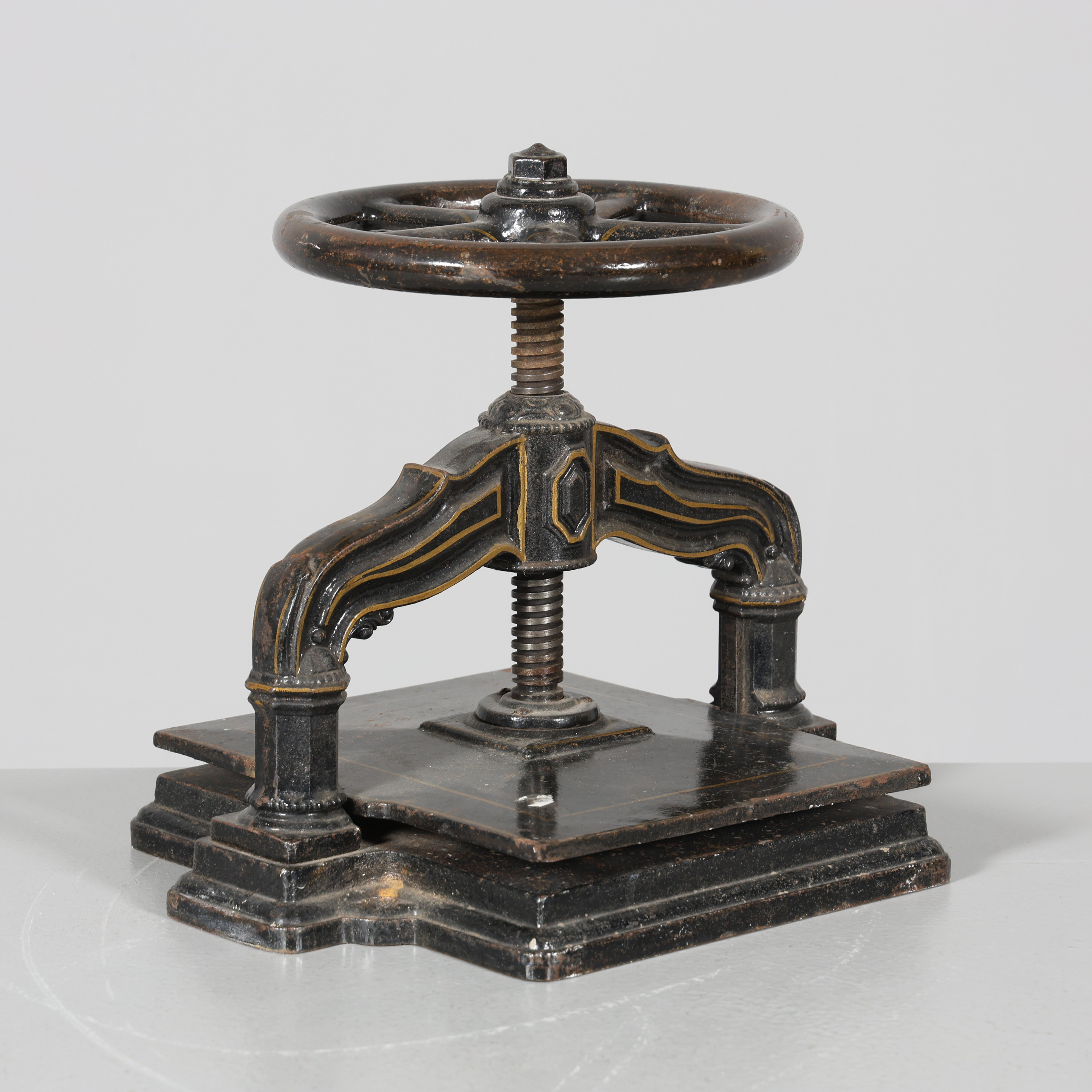 BOKPRESS, bemålat gjutjärn, 1800/1900-tal.