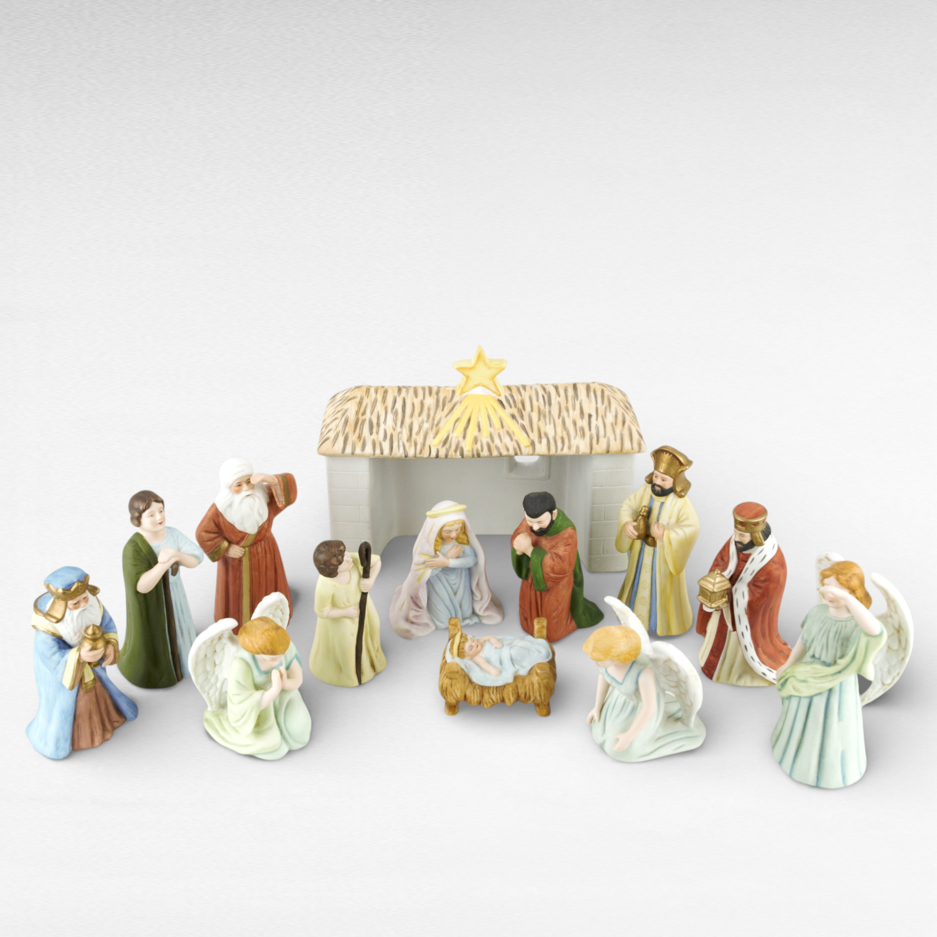 JENNY NYSTRÖM. Figuriner, 15 delar, julkrubba, porslin, "Efter tecknad förebild av Jenny Nyström", Kalmar Läns Museum.