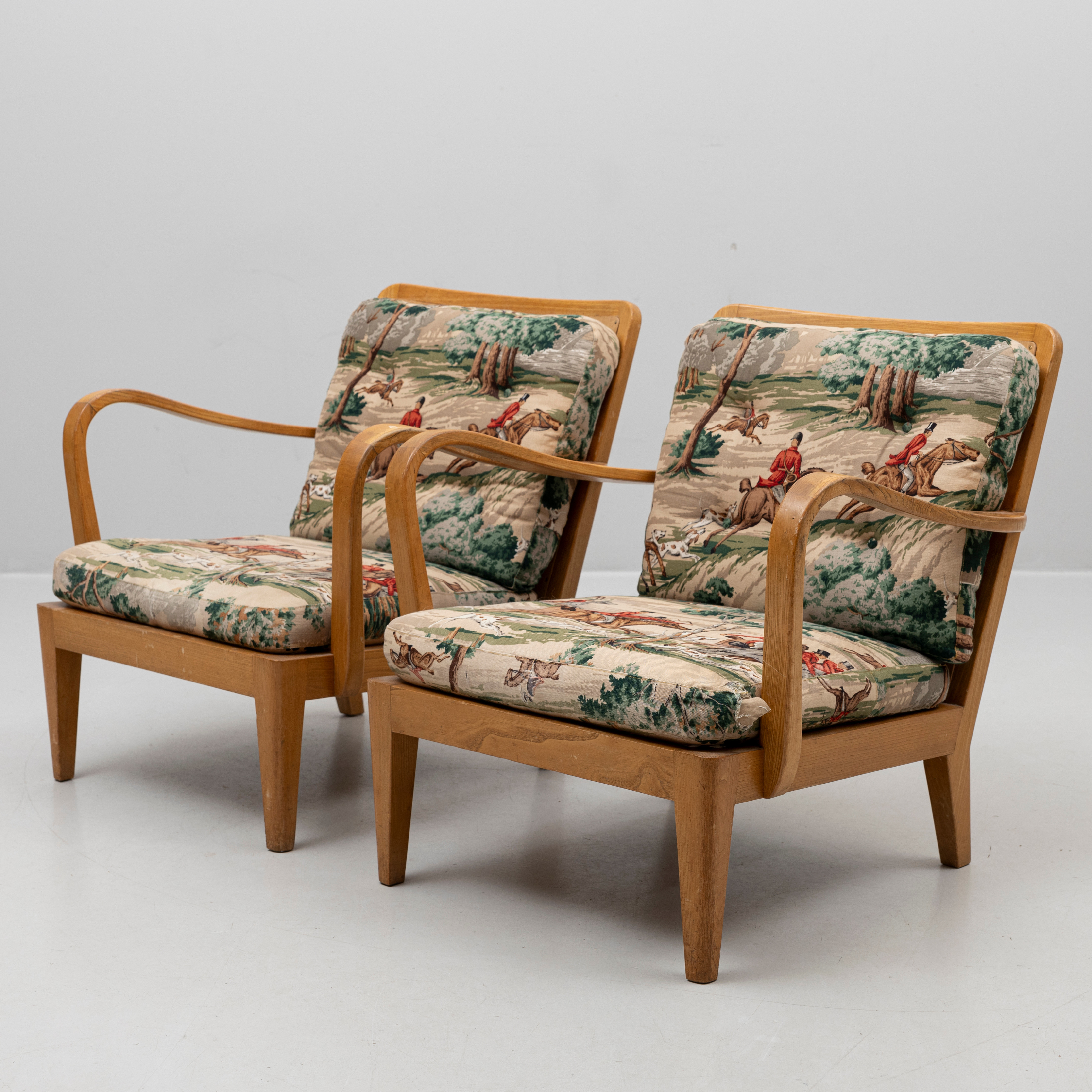 KARMSTOLAR, ett par, 1940-tal.