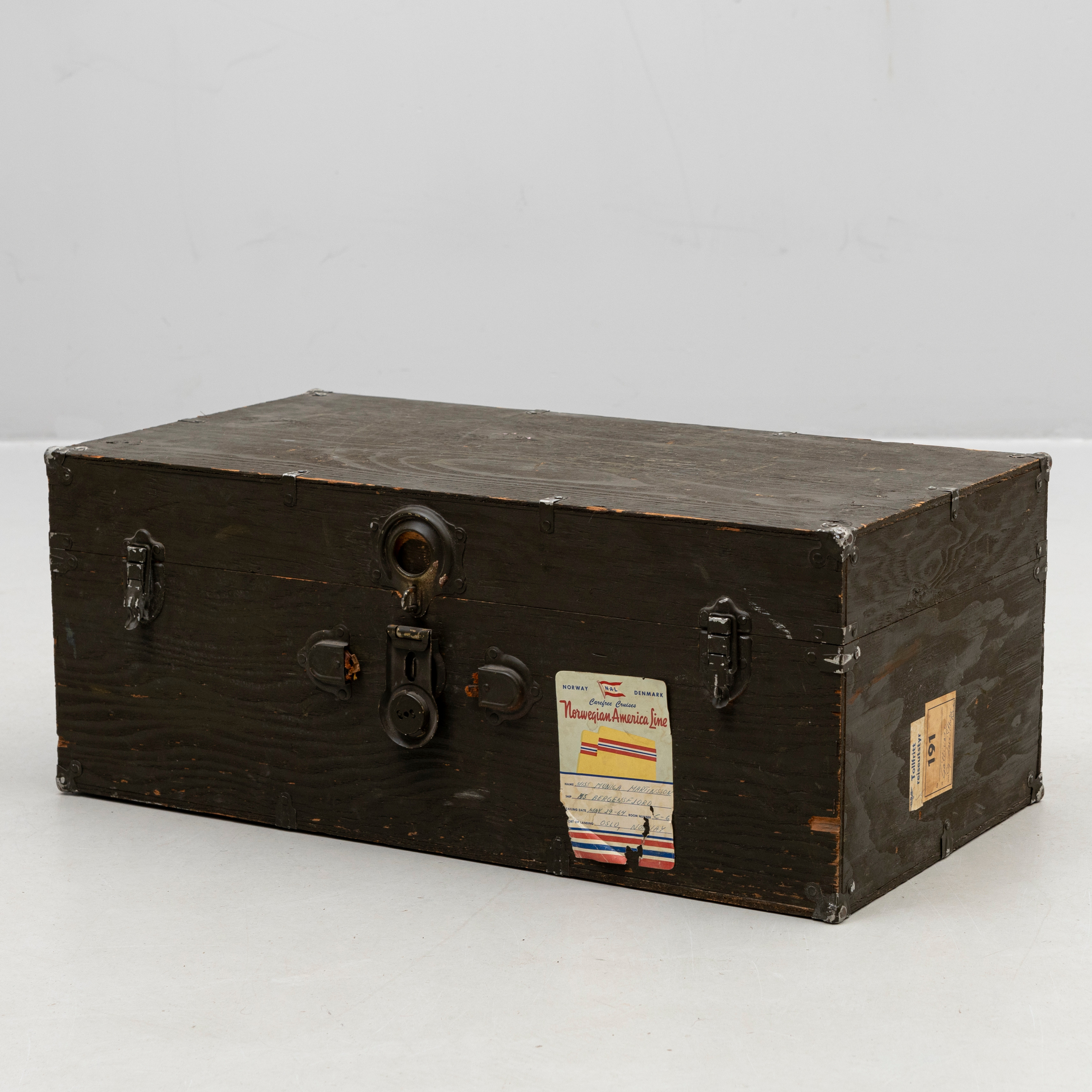 RESEKOFFERT, Trä, 1900-tal.