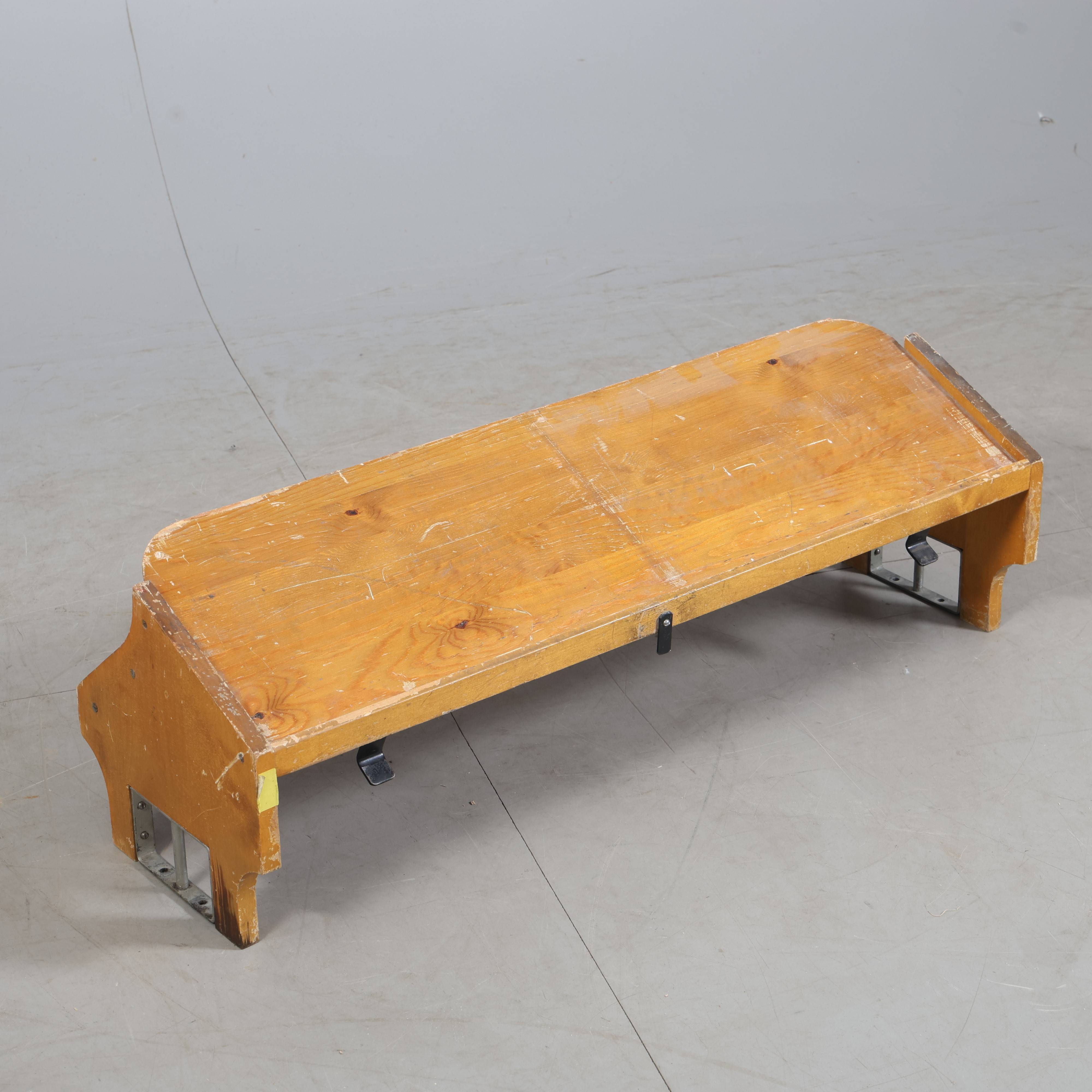 SNESTÄLLD HYLLA från tryckeri, 1900-tal.