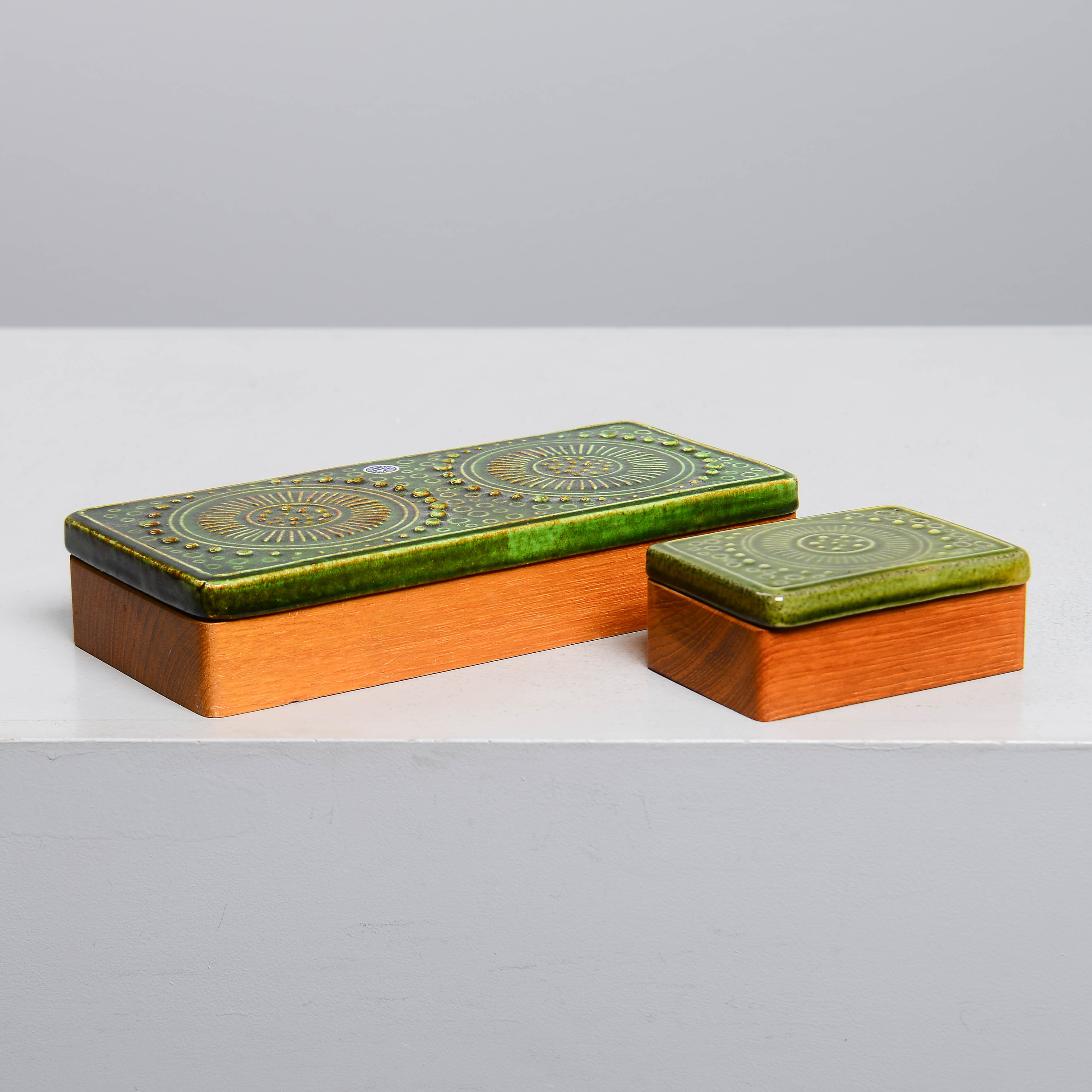 GÖRAN ANDERSSON. Skrin, 2 st, modell 3079G & 3080G, Upsala-Ekeby, 1963-65.