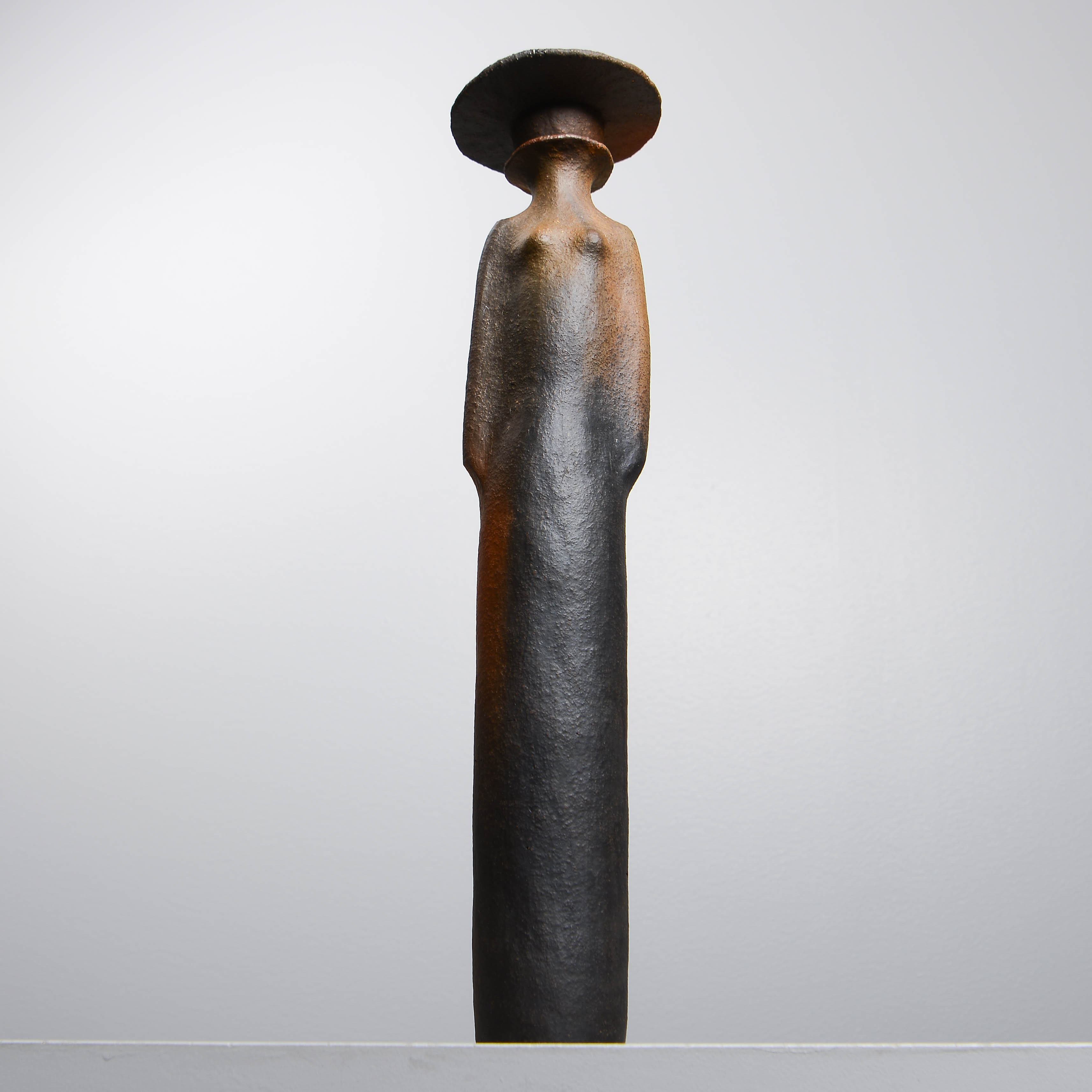 ANDERS GOTTFRIDSSON. Skulptur/ karaff, lergods, signerad.