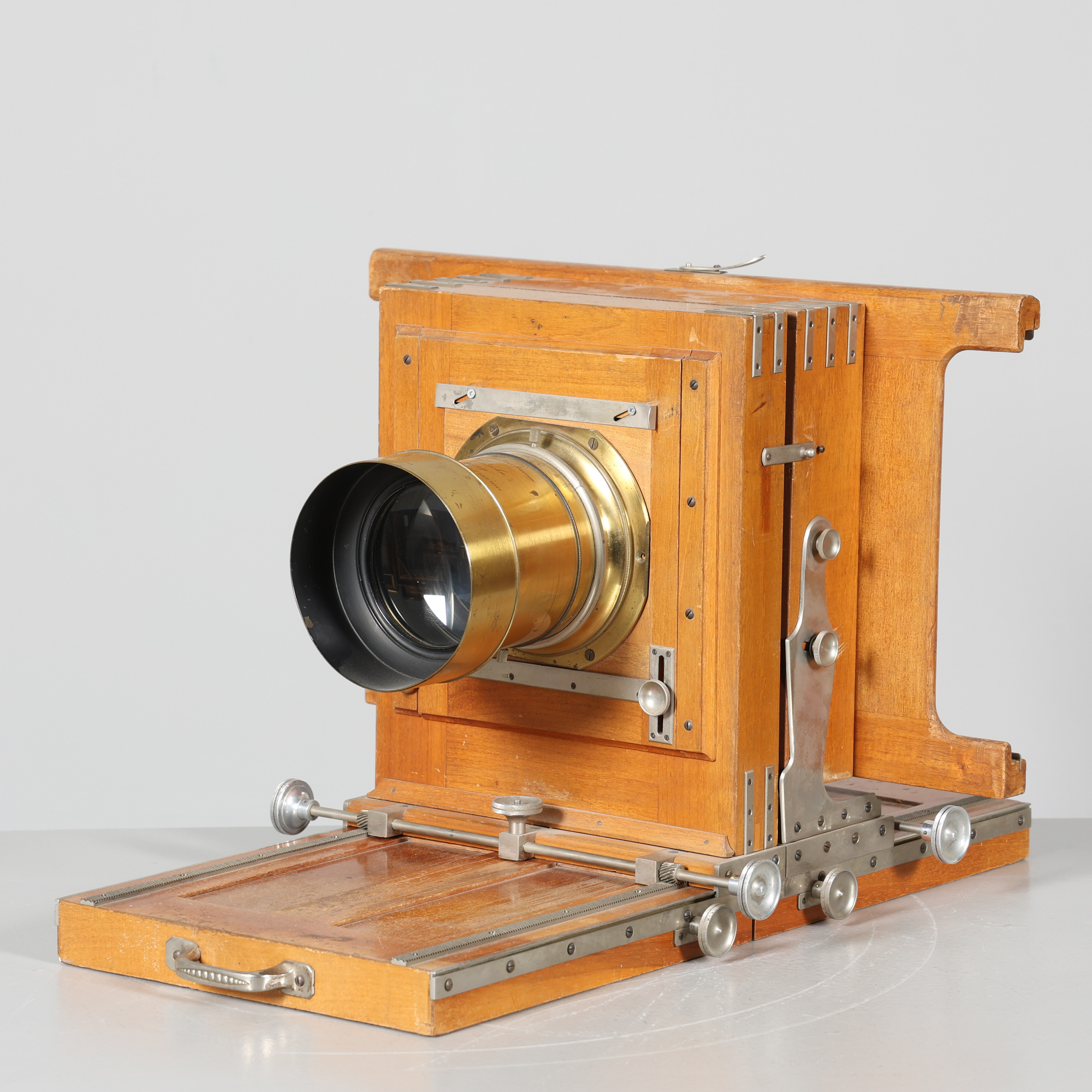 ATELJÉKAMERA, 1800/1900-tal, Portrait Anastigmat 1:45 F=480mm, No 90376, Voigtländer & Sohn, Braunschweig.