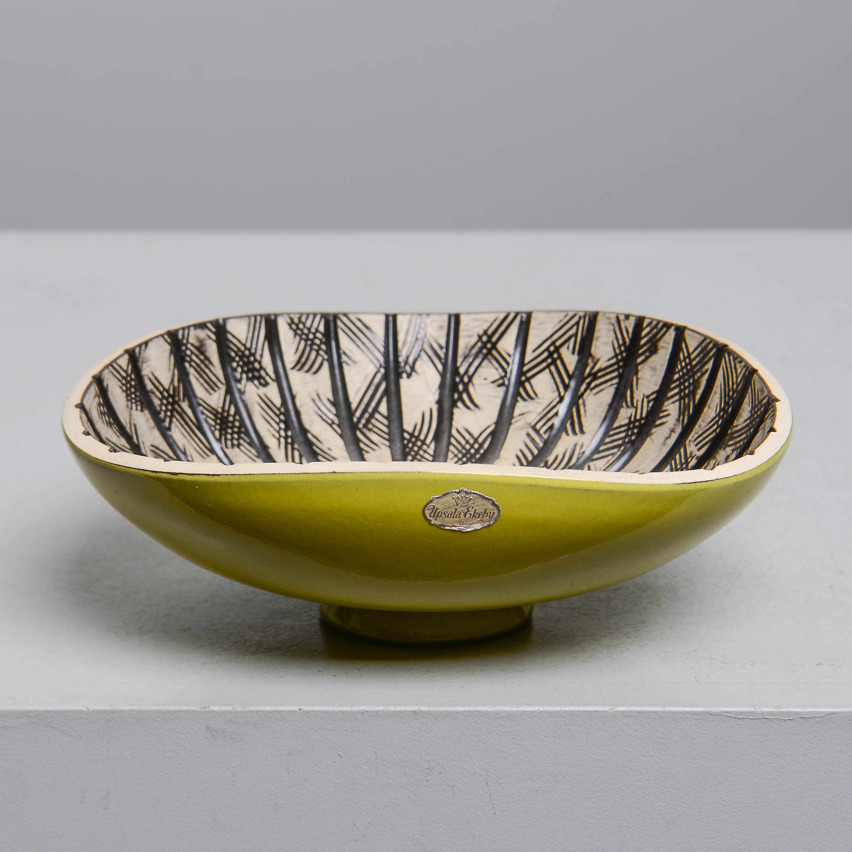 MARI SIMMULSON. "Calypso", skål, modell 4316, Upsala-Ekeby, 1957-59.