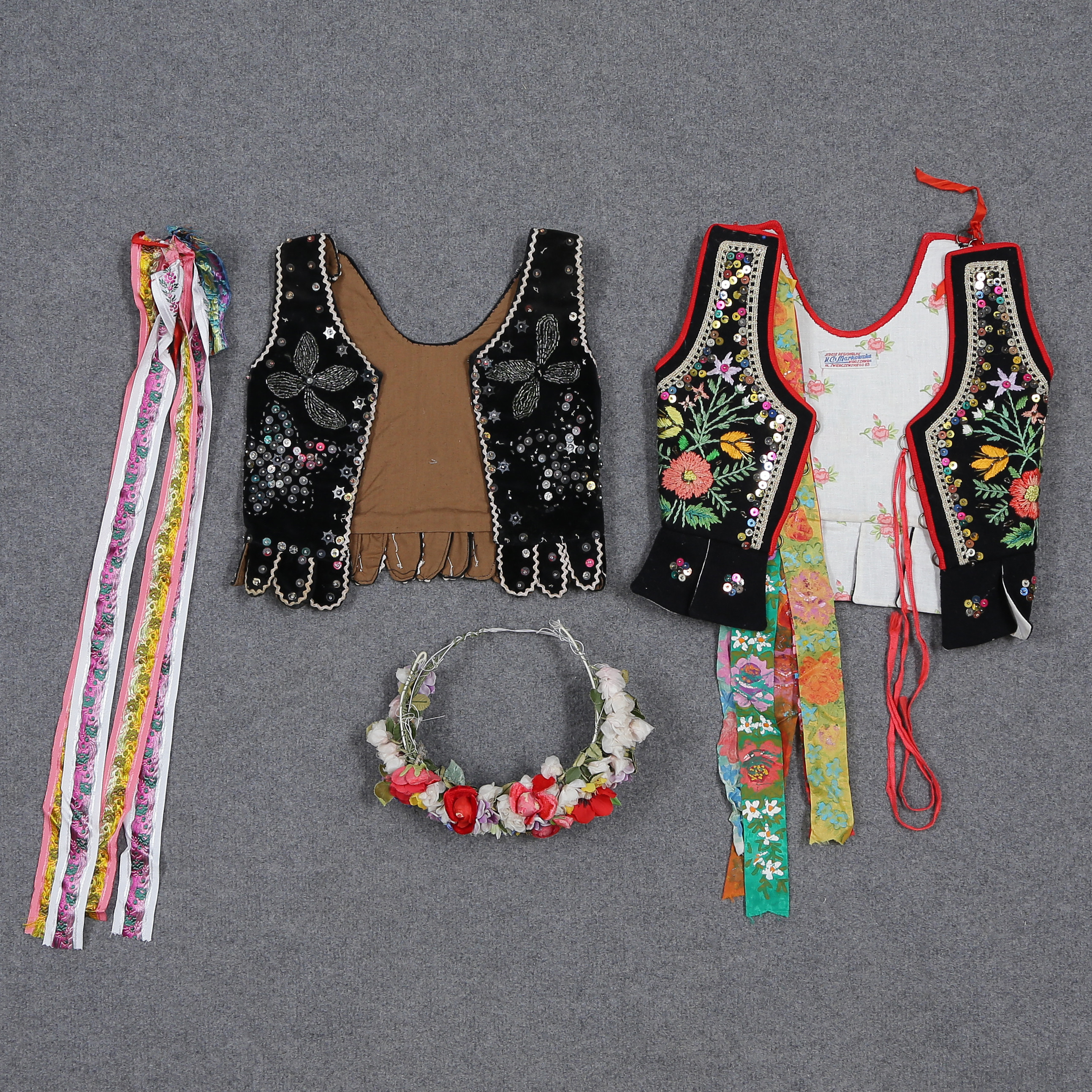 PARET LIVSTYCKEN, SAMT BLOMSTERKRANS TILL BARN, KRAKOW POLEN, 1900-TAL.