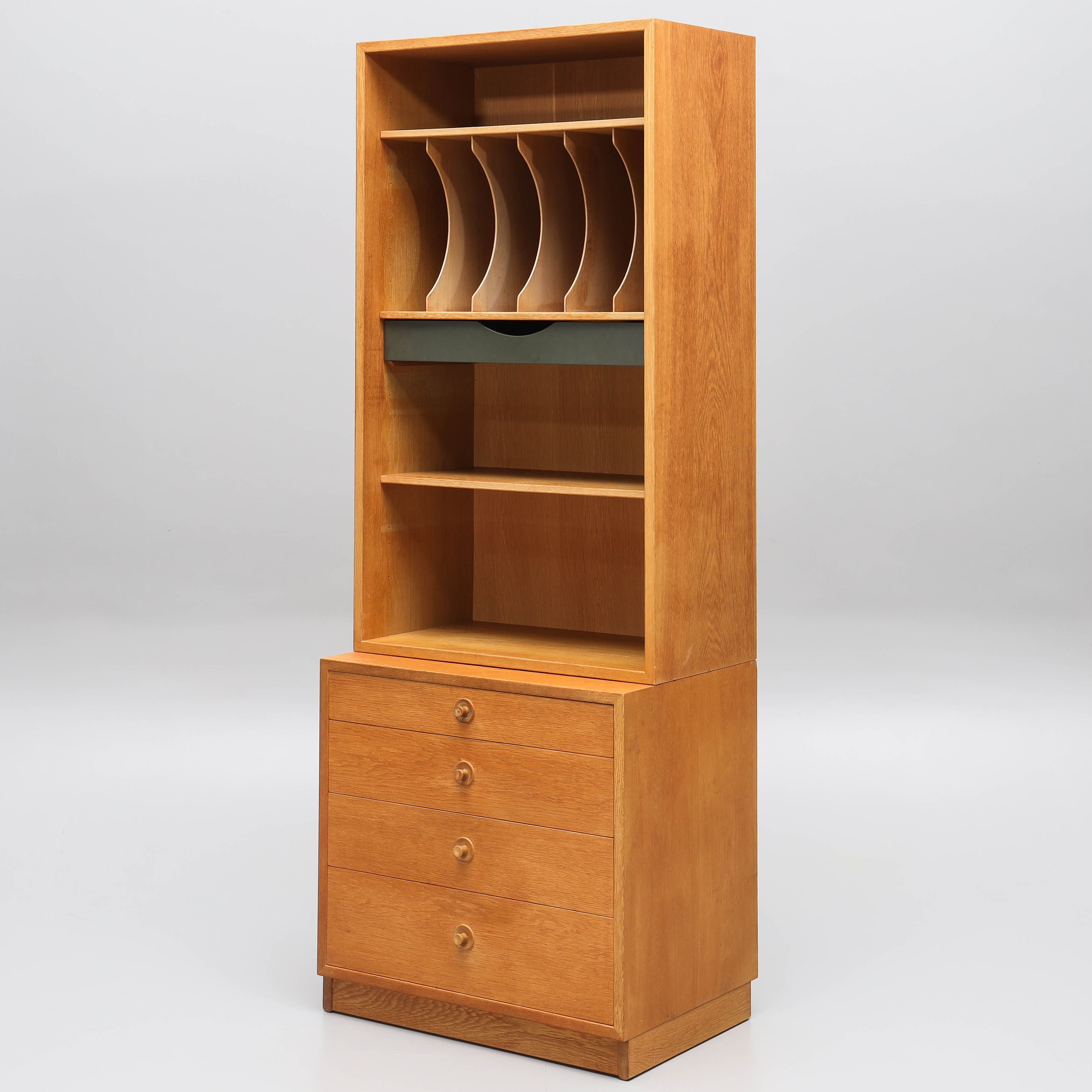 BØRGE MOGENSEN. Hylla med hurts, 2 delar, fanérad i ek, "Öresund", Karl Andersson & Söner, Bra Bohag, 1960-tal.