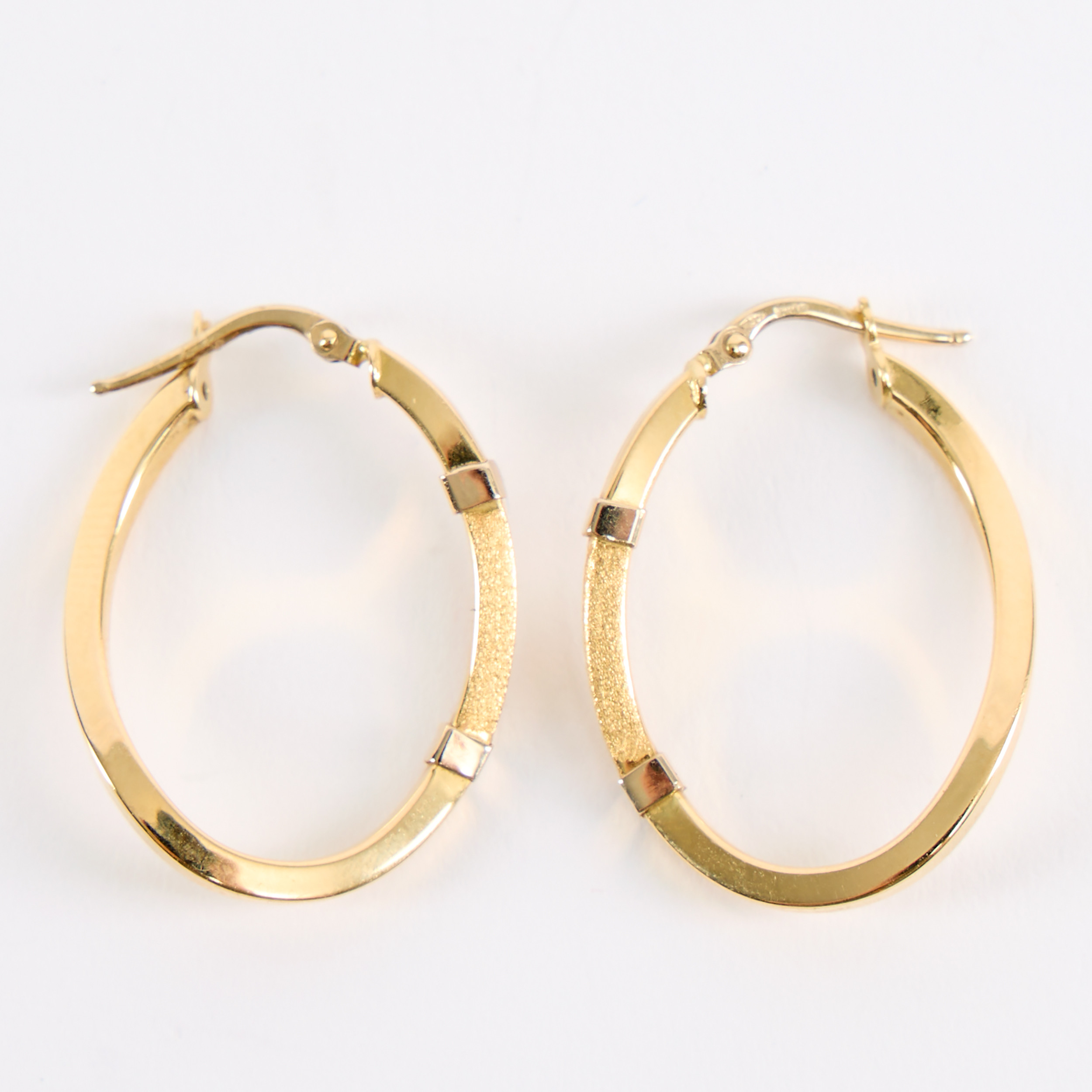 ÖRHÄNGEN, ett par, guld 18K.