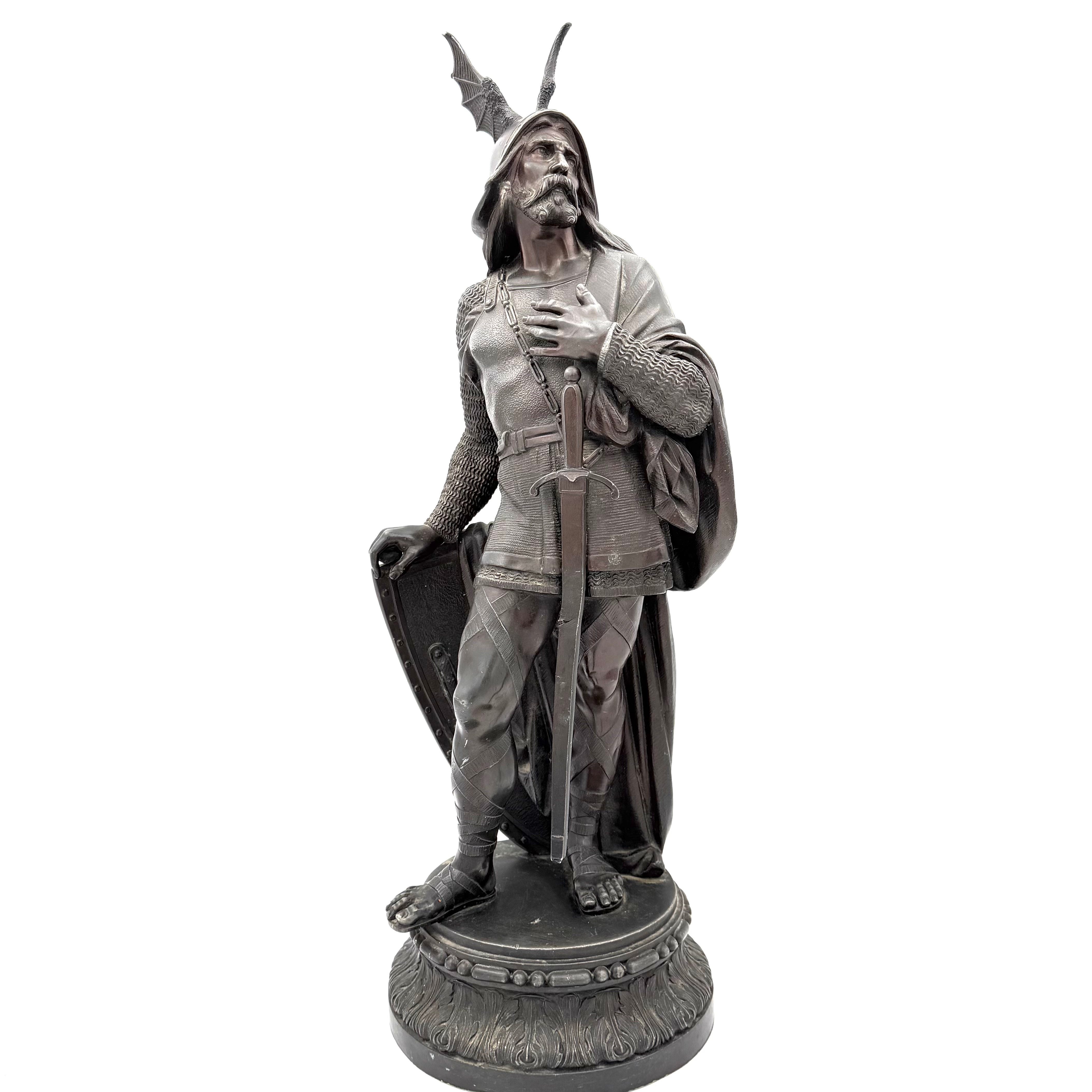 OKÄND KONSTNÄR. Skulptur, sekelskifte 1900, nationalromantik, krigare, möjligen föreställande Hagen von Tronje, mörkpatinerad zinklegering.