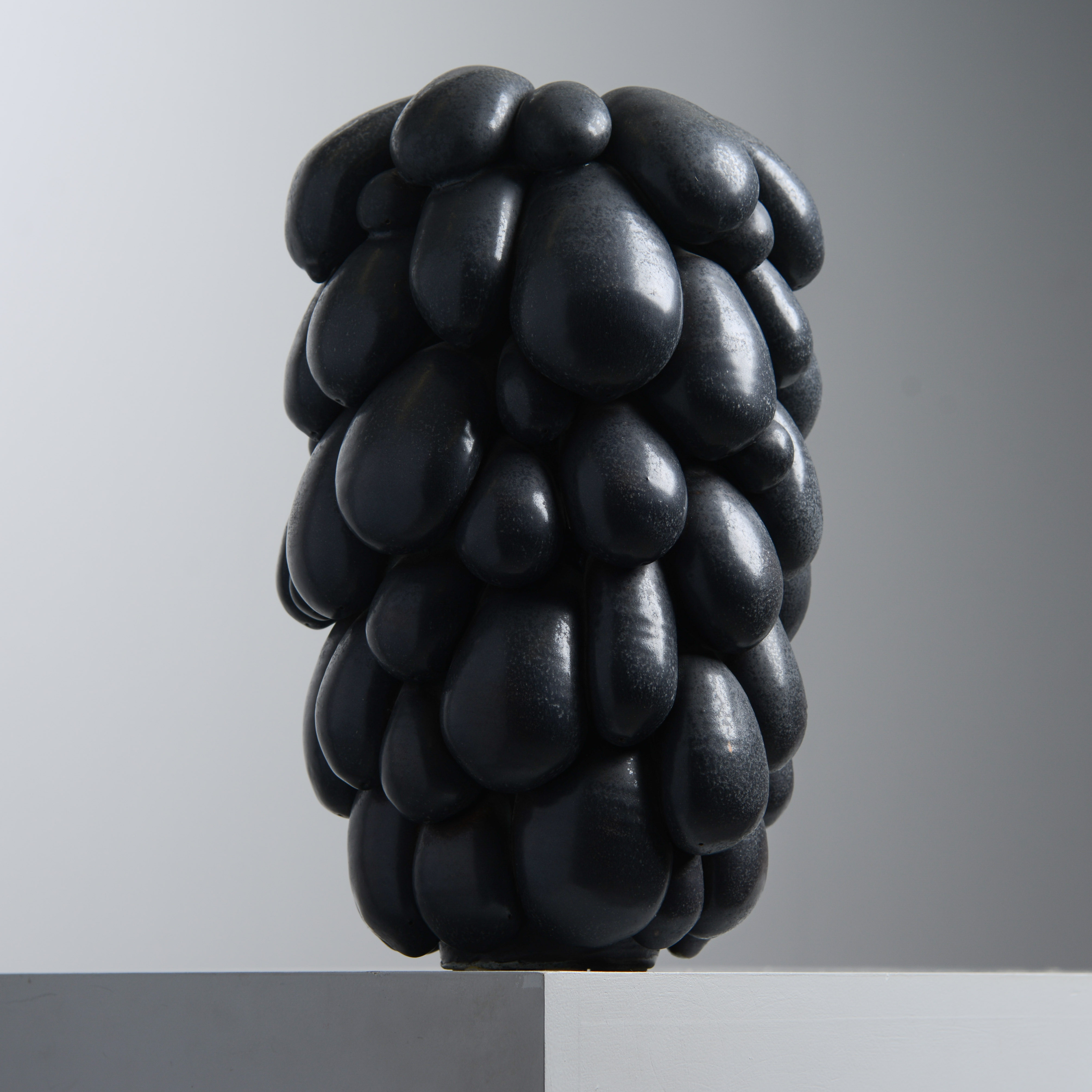 MÅRTEN MEDBO. "Crowd", skulptur / vas, egen ateljé, signerad samt daterad 2009.