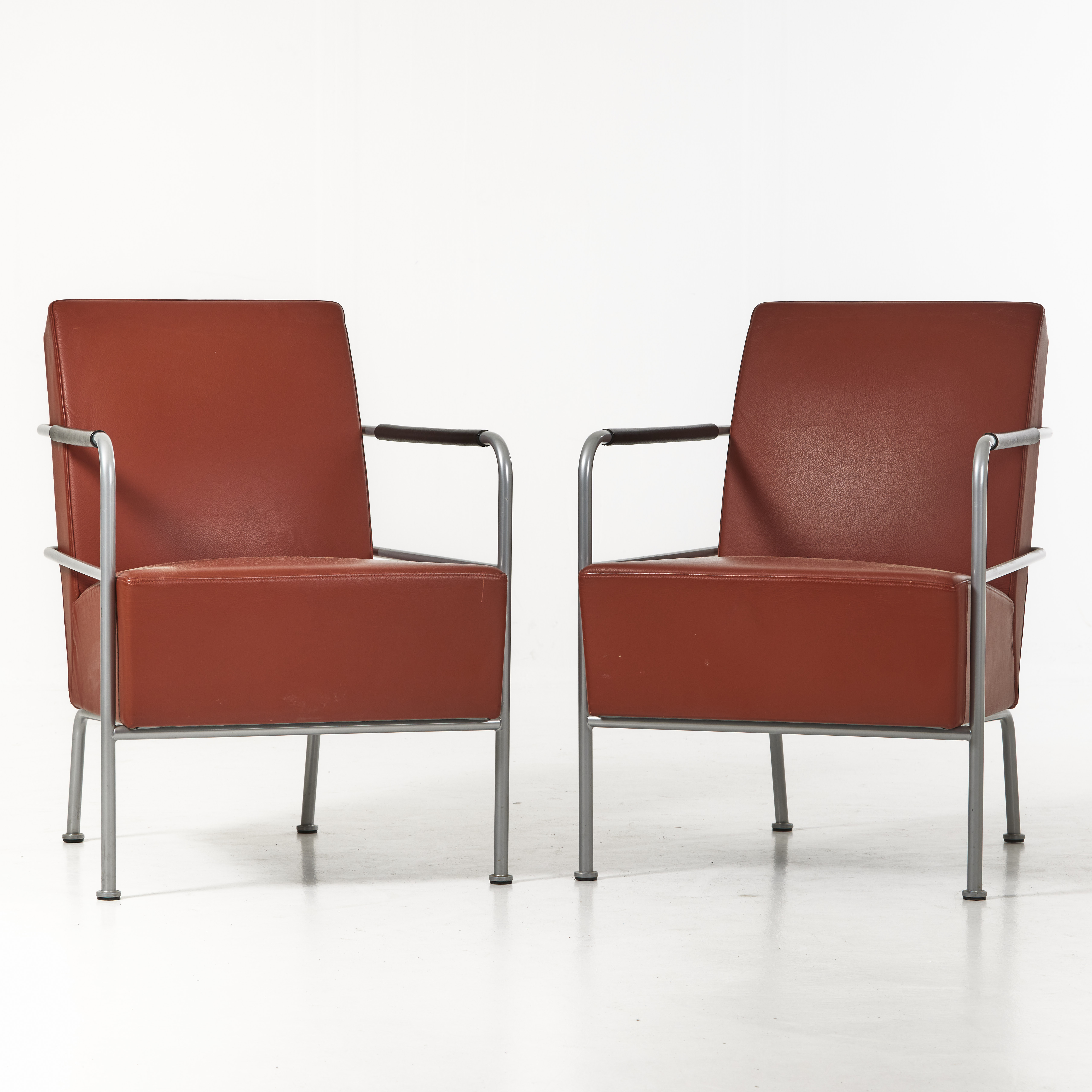 GUNILLA ALLARD. Fåtöljer, 1 par, "Cinema", kromat stål och rödbrunt skinn, Lammhults.
