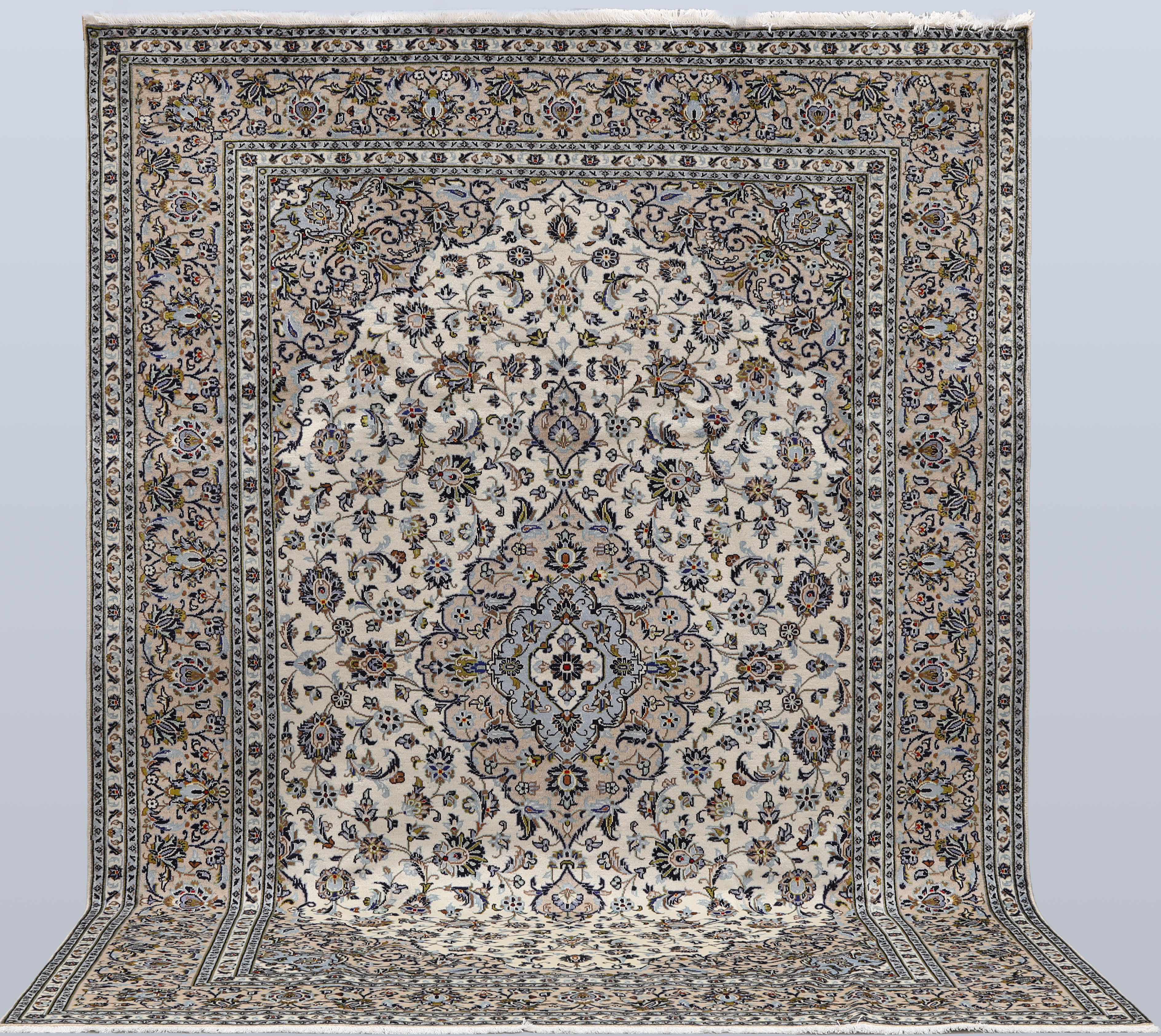 ORIENTMATTA. Ljus Keshan, 340 x 247 cm.