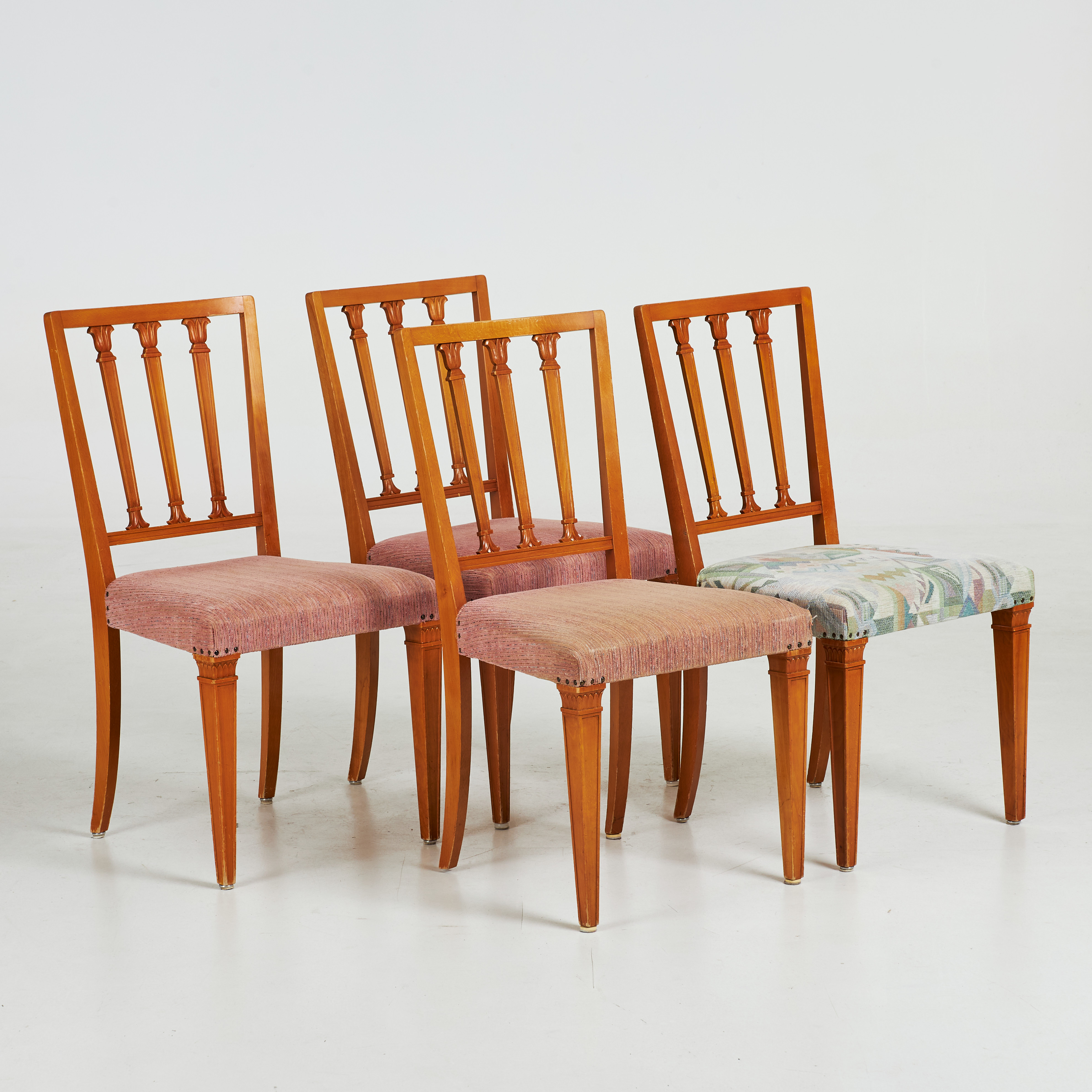 STOLAR, 4 st, omkring 1900-talets mitt, stomme i bok.