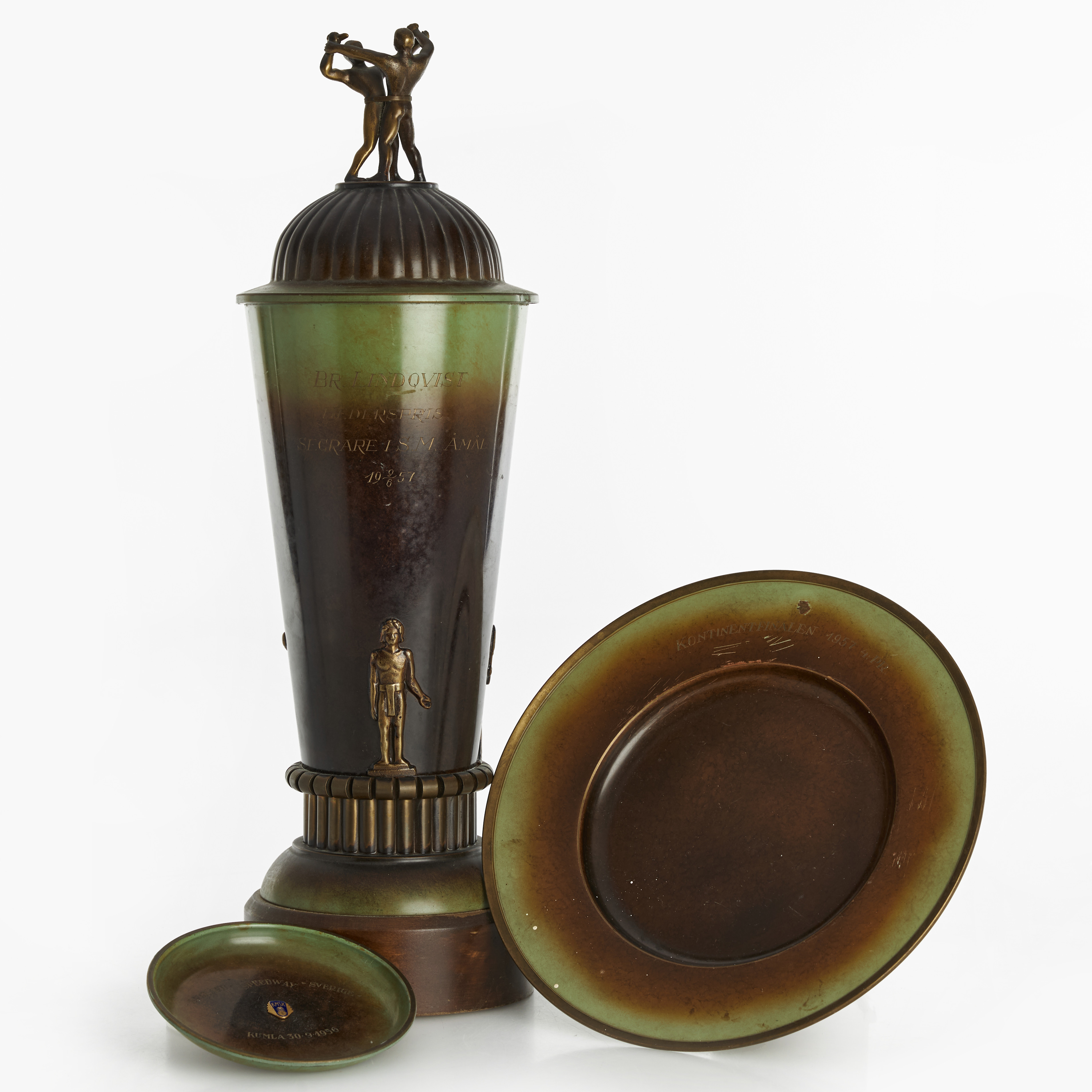 SPEEDWAYPRISER OCH MEMORABILIA, 3 delar, Varg-Olle Nygren, 1956-1957, patinerad brons, bl.a Walter Andersson, Ystad Brons.