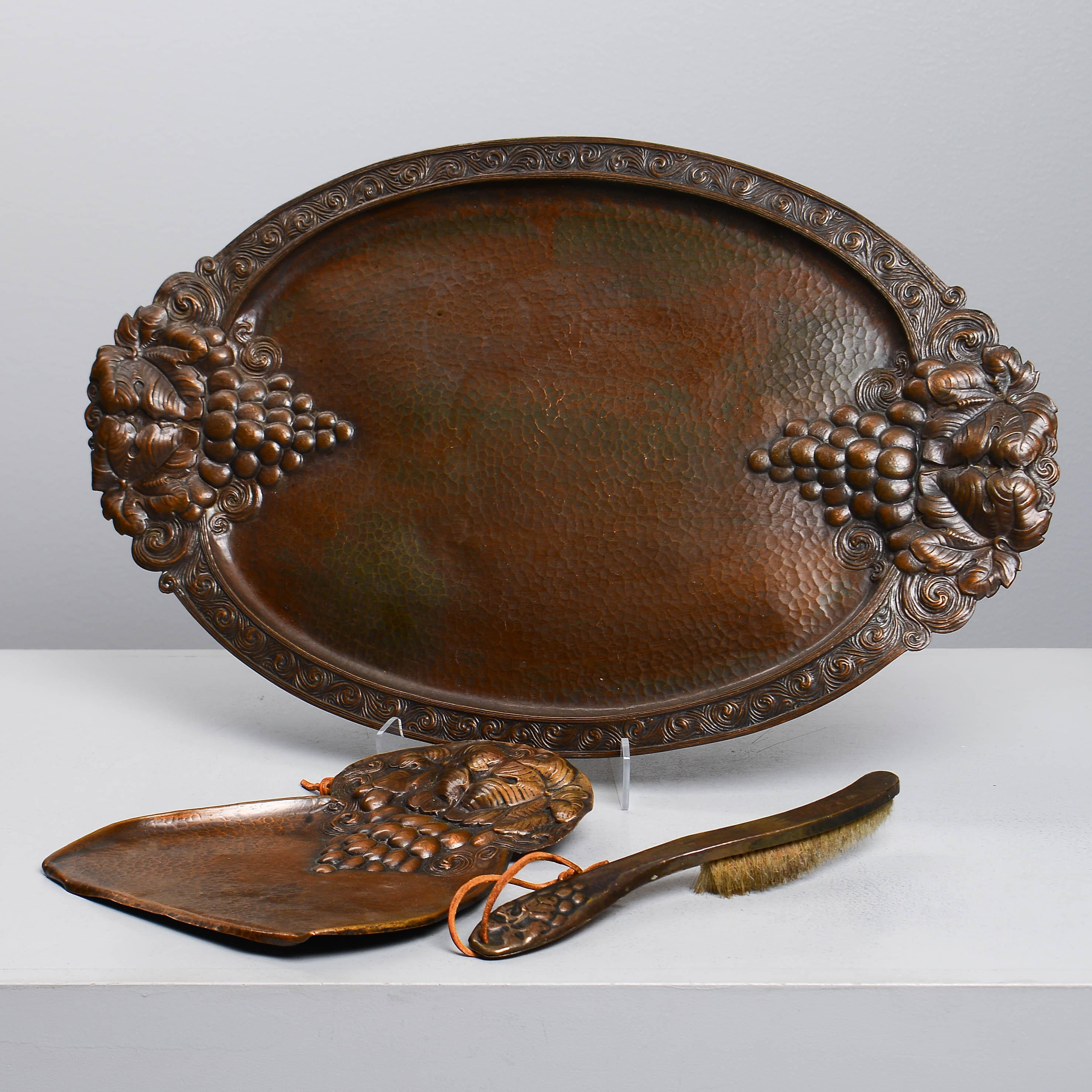 BRICKA, SKYFFEL & BORSTE, koppar, jugend, tidigt 1900-tal.