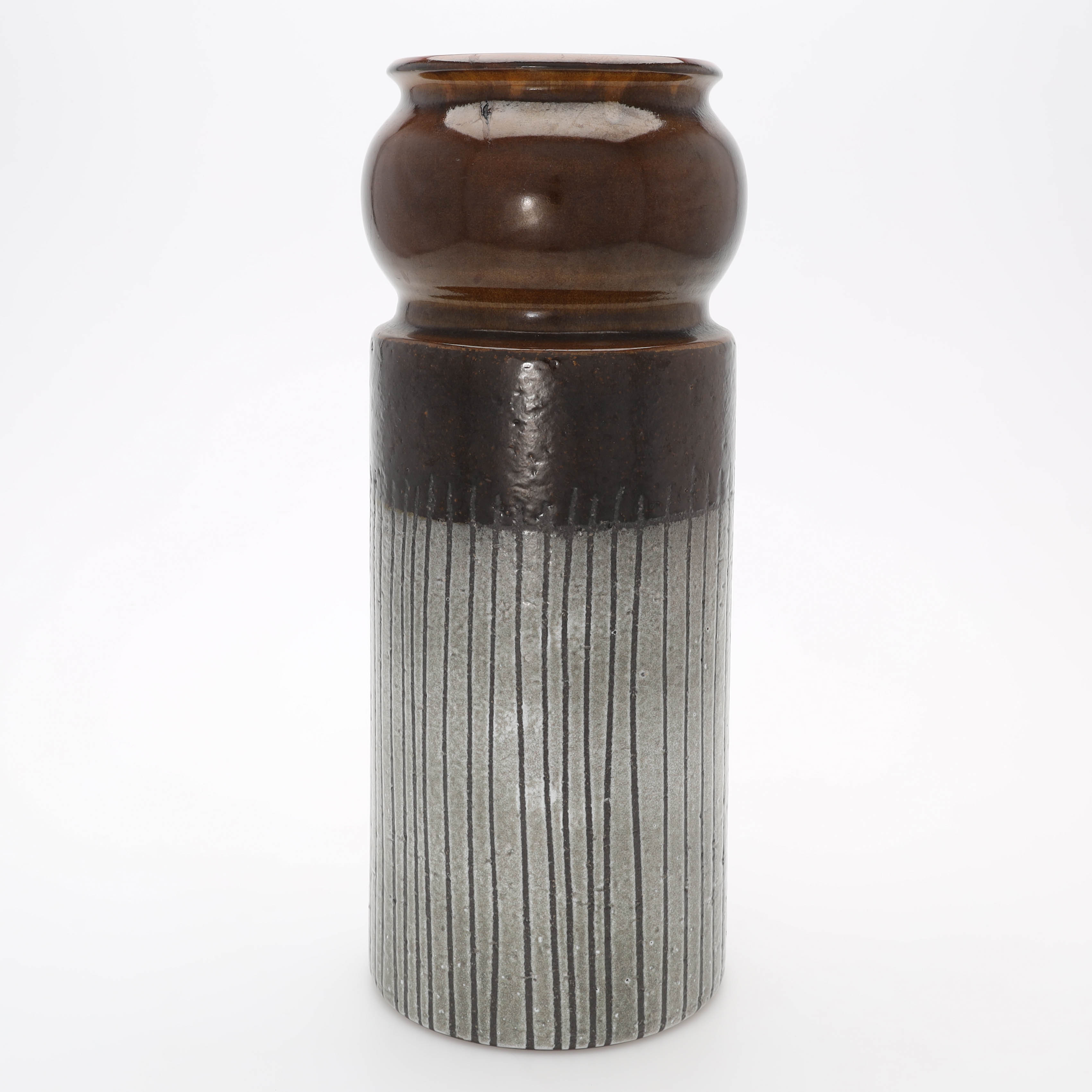 MARI SIMMULSON. Golvvas, "Moské", glaserat lergods, 1900-talets andra hälft.