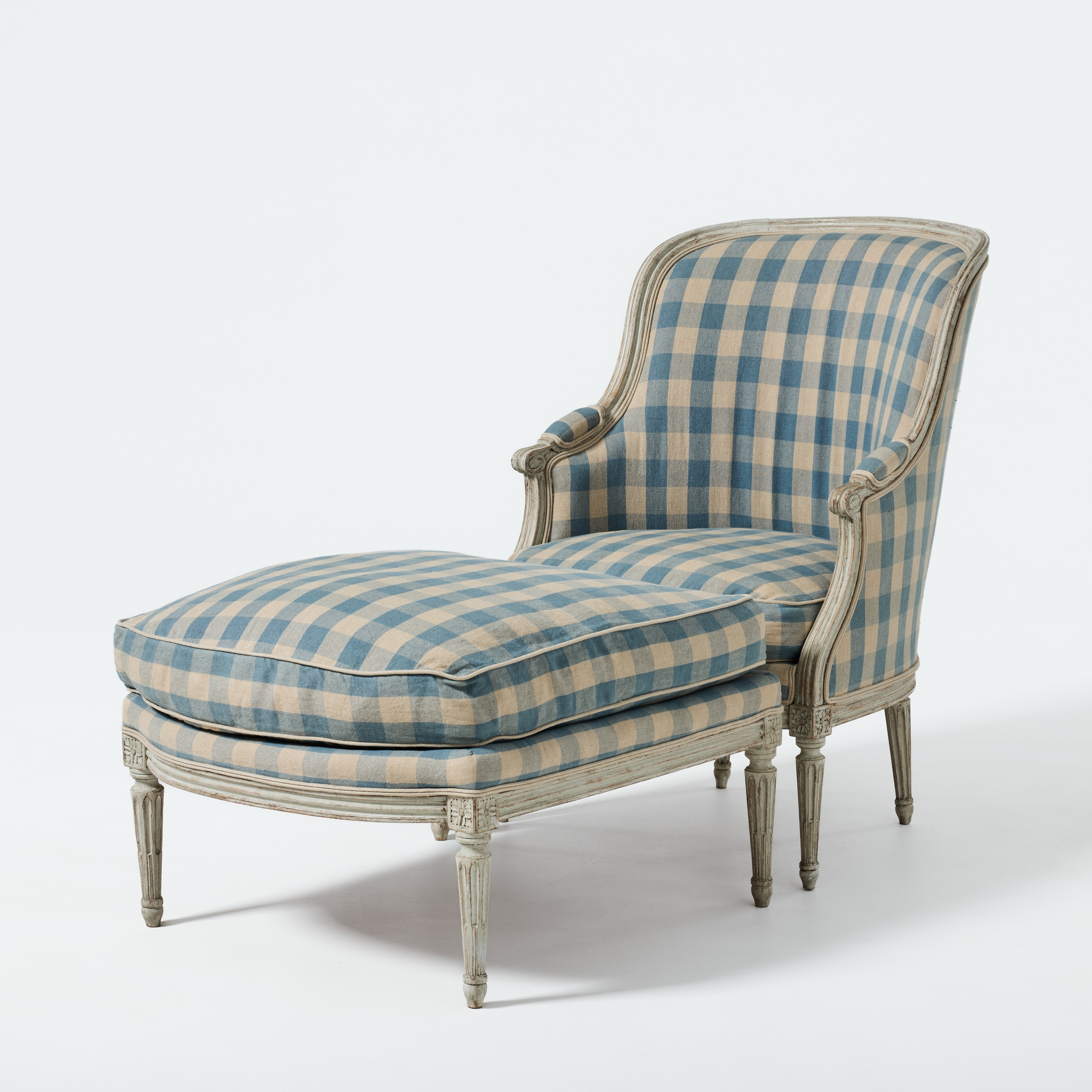 BERGERE & FOTPALL, Napoleon III, Frankrike 1800-talets andra hälft, träskuren dekor i valnöt.