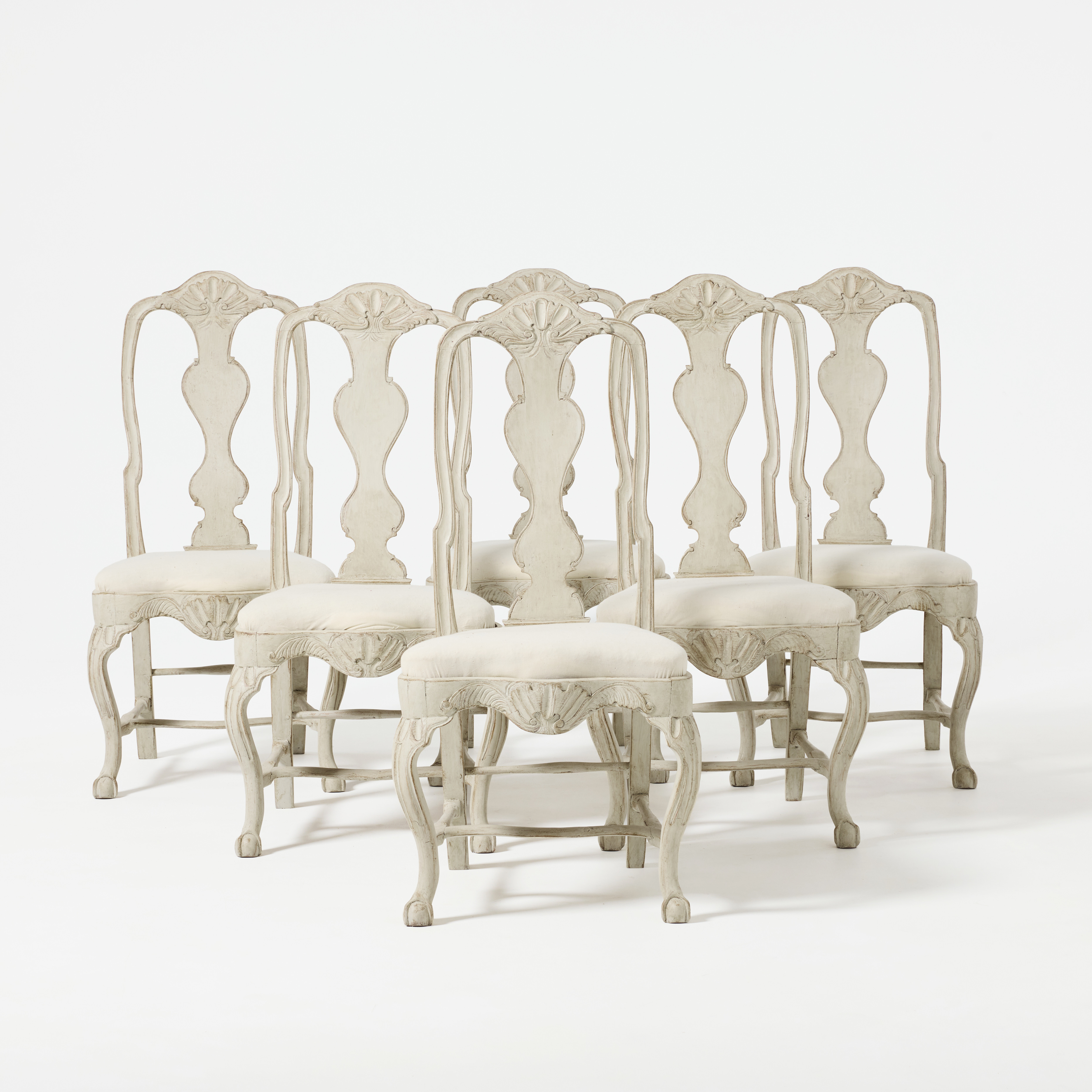 STOLAR, sex stycken, lindomearbeten i rokoko, 1700-talets andra hälft, träskuren dekor.