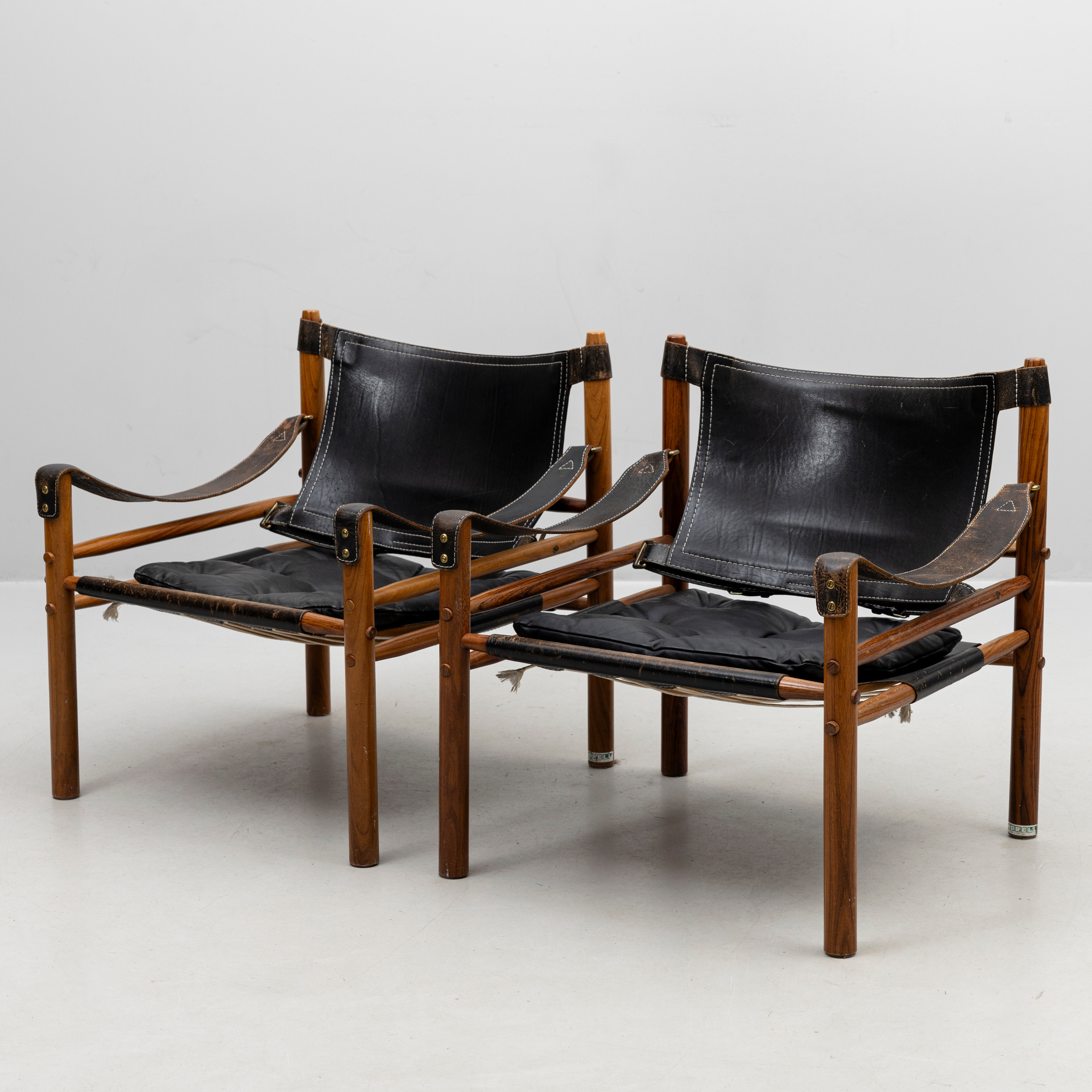 ARNE NORELL. ett par, Fåtöljer "Sirocco", Jakaranda och läder, formgivna 1964.