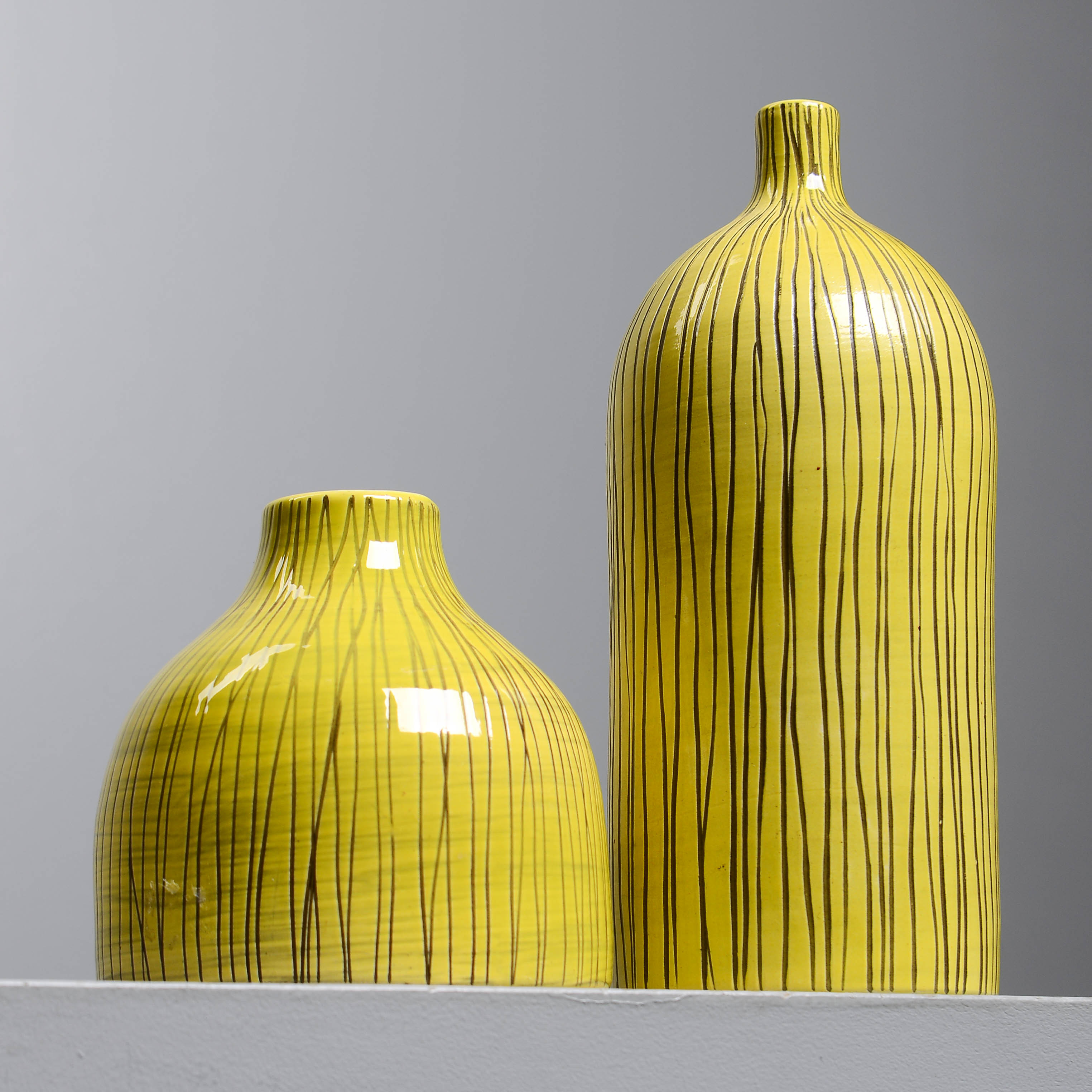 MARI SIMMULSON. "Vibrato", vaser, 2 st, modell 4291 & 4292, Upsala-Ekeby, 1957-58.