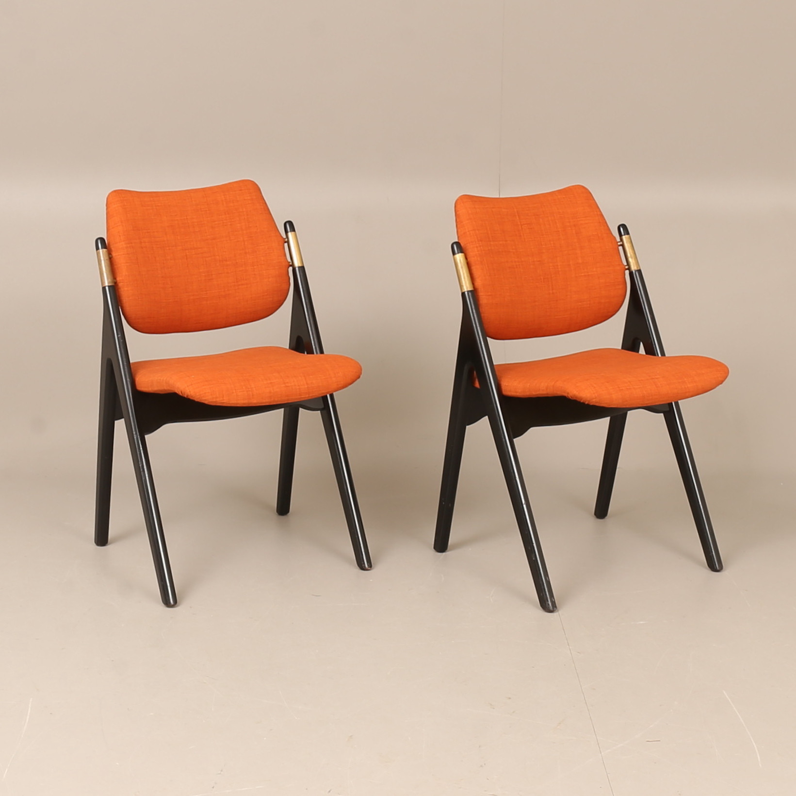 STOLAR, 2 stycken, betsat lövträ, Threemen, 1950/60-tal.