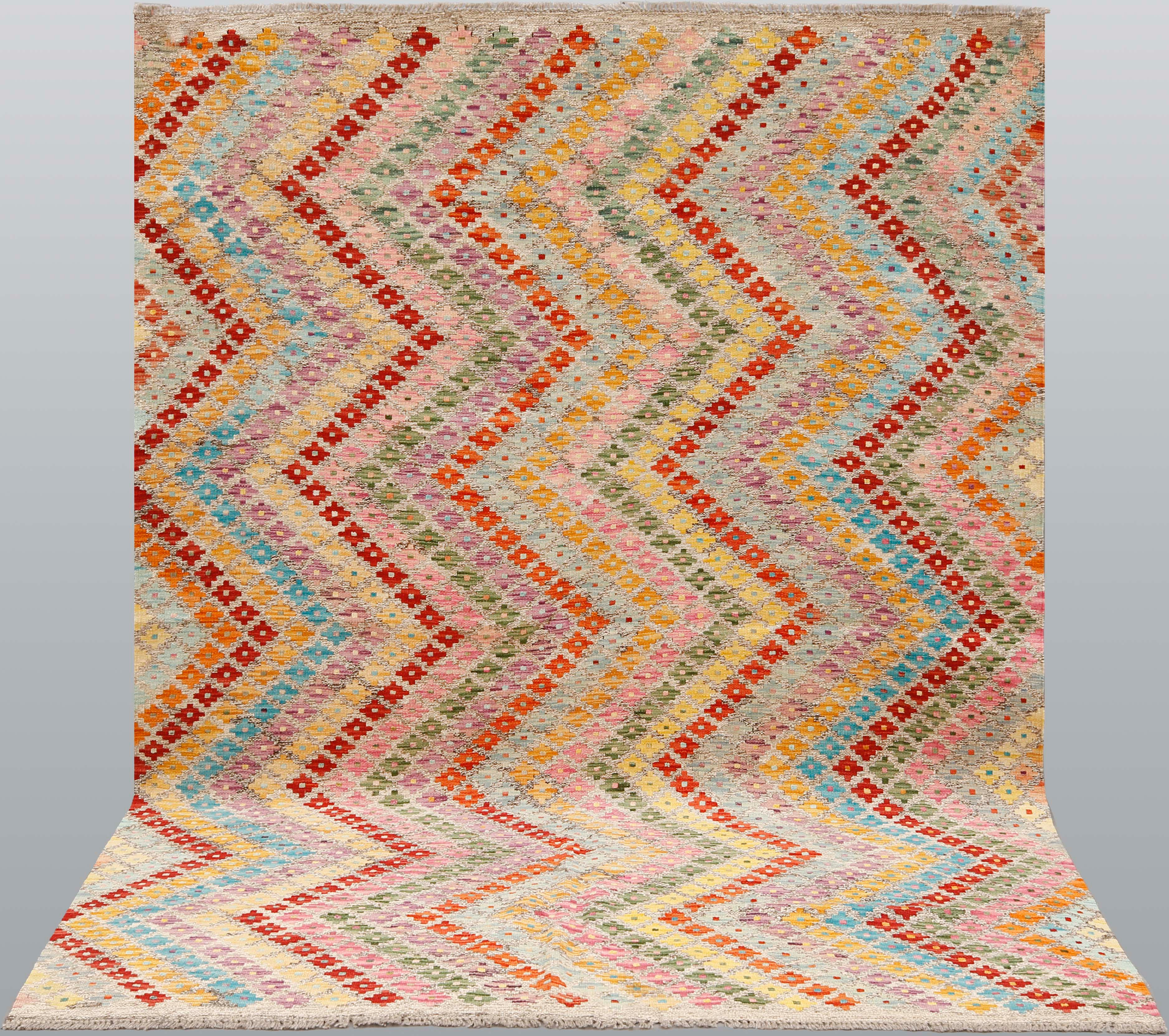 ORIENTMATTA. Kelim klassisk design, 246 x 176 cm.
