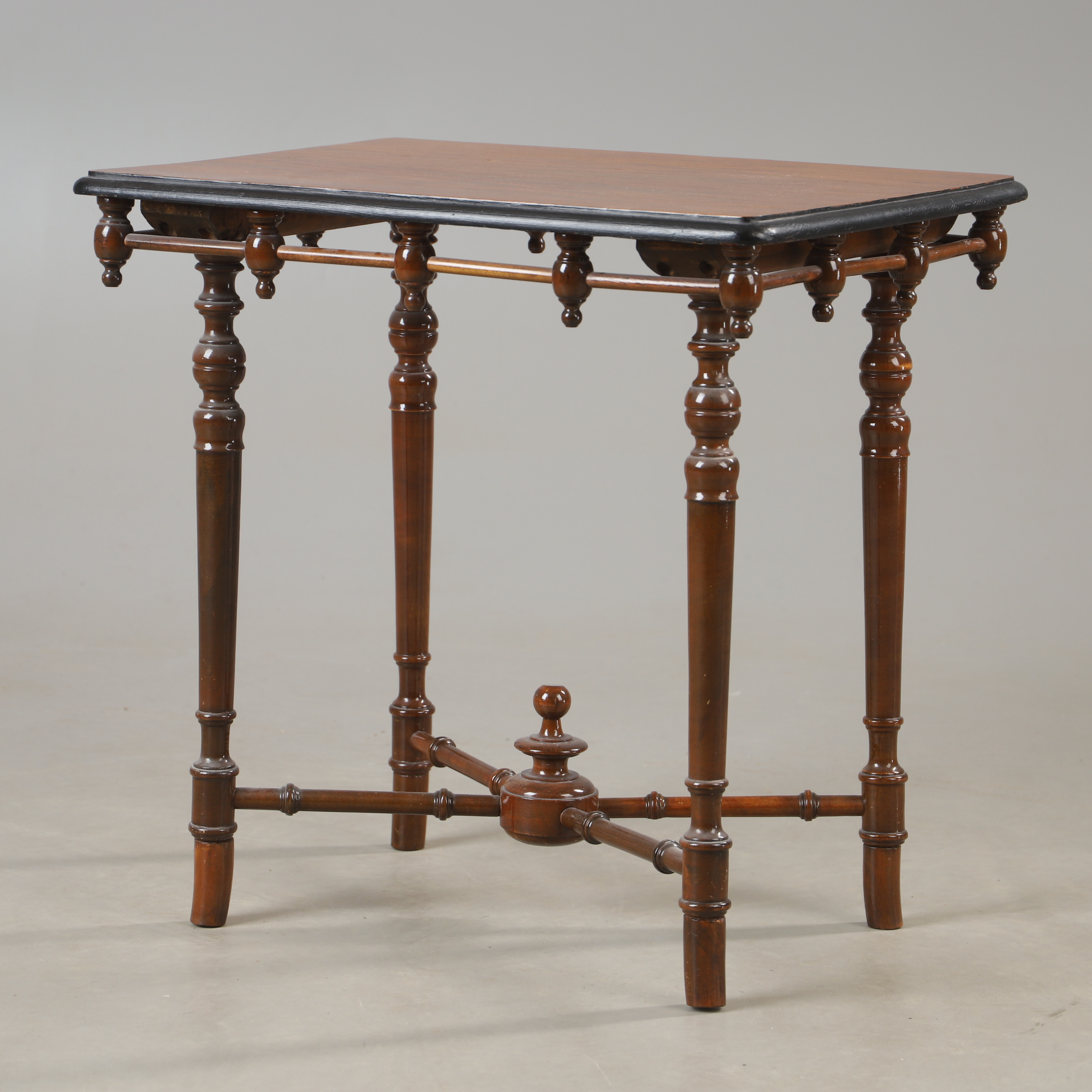 SIDOBORD, mahogny, orientalisk stil.