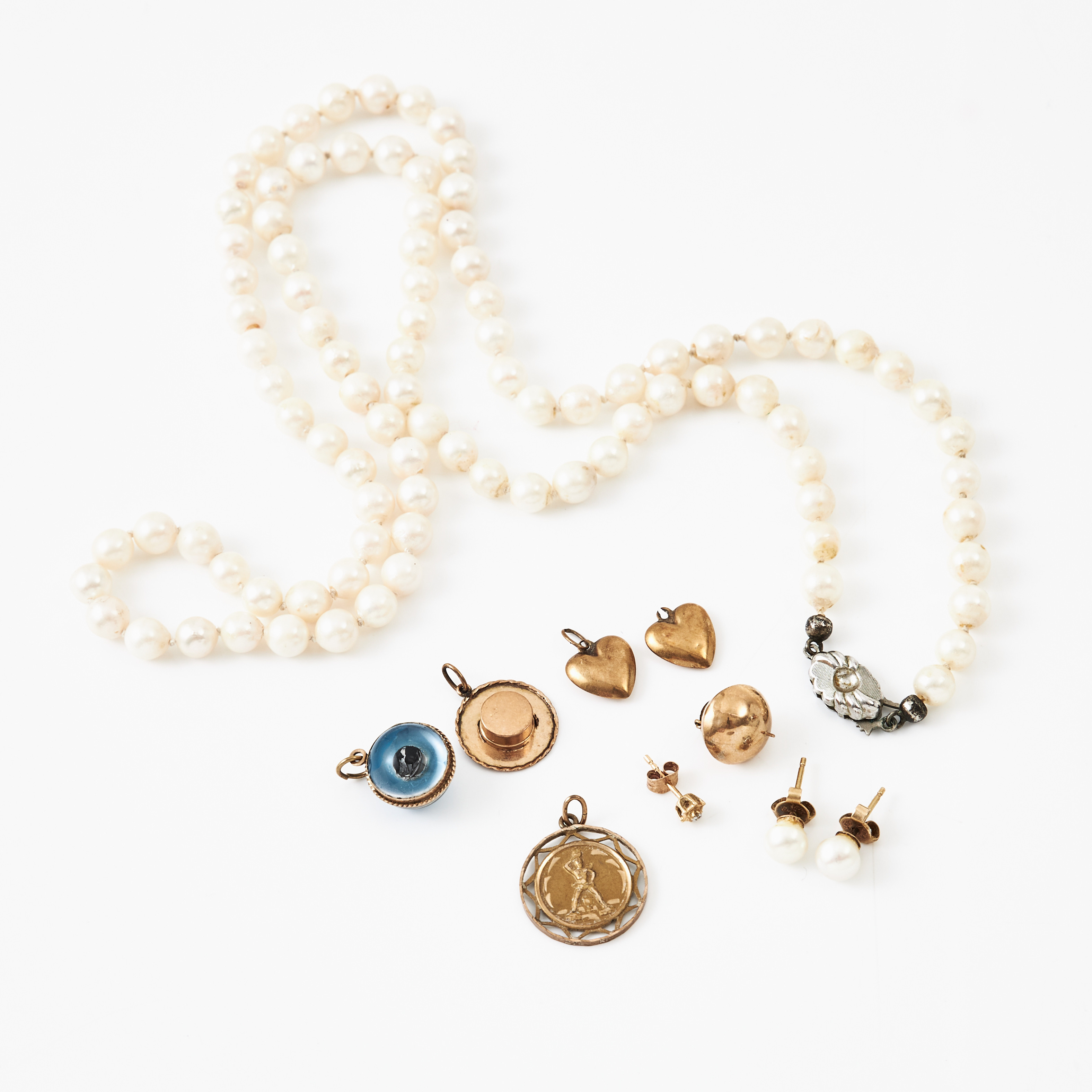 COLLIER, odlade pärlor, ÖRHÄNGEN, 1 par+udda, HÄNGEN, 6 st., mestadels 14 k guld.