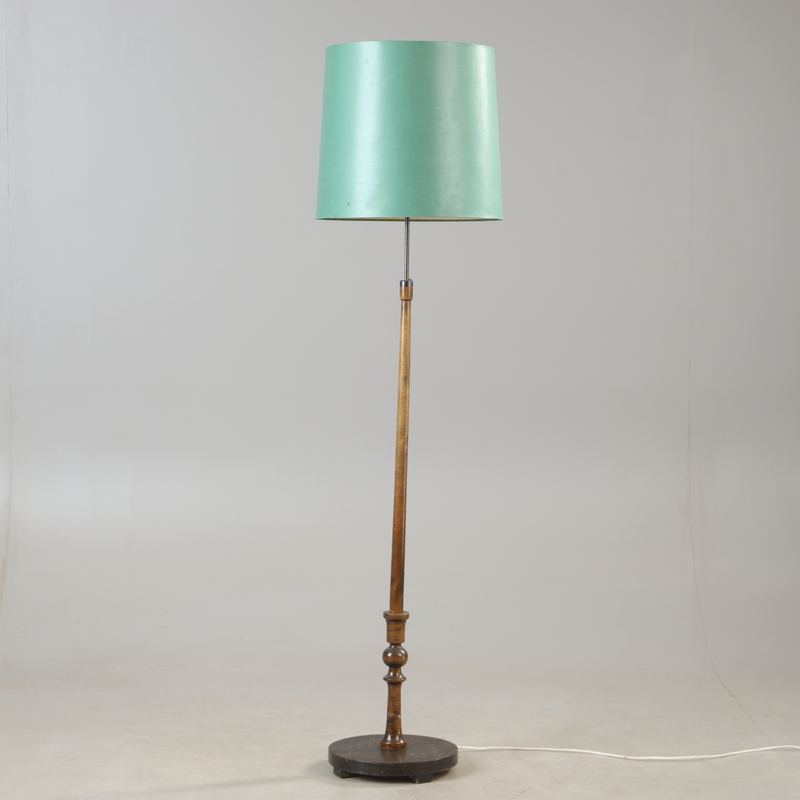 GOLVLAMPA, björk, 1900-talets första hälft.