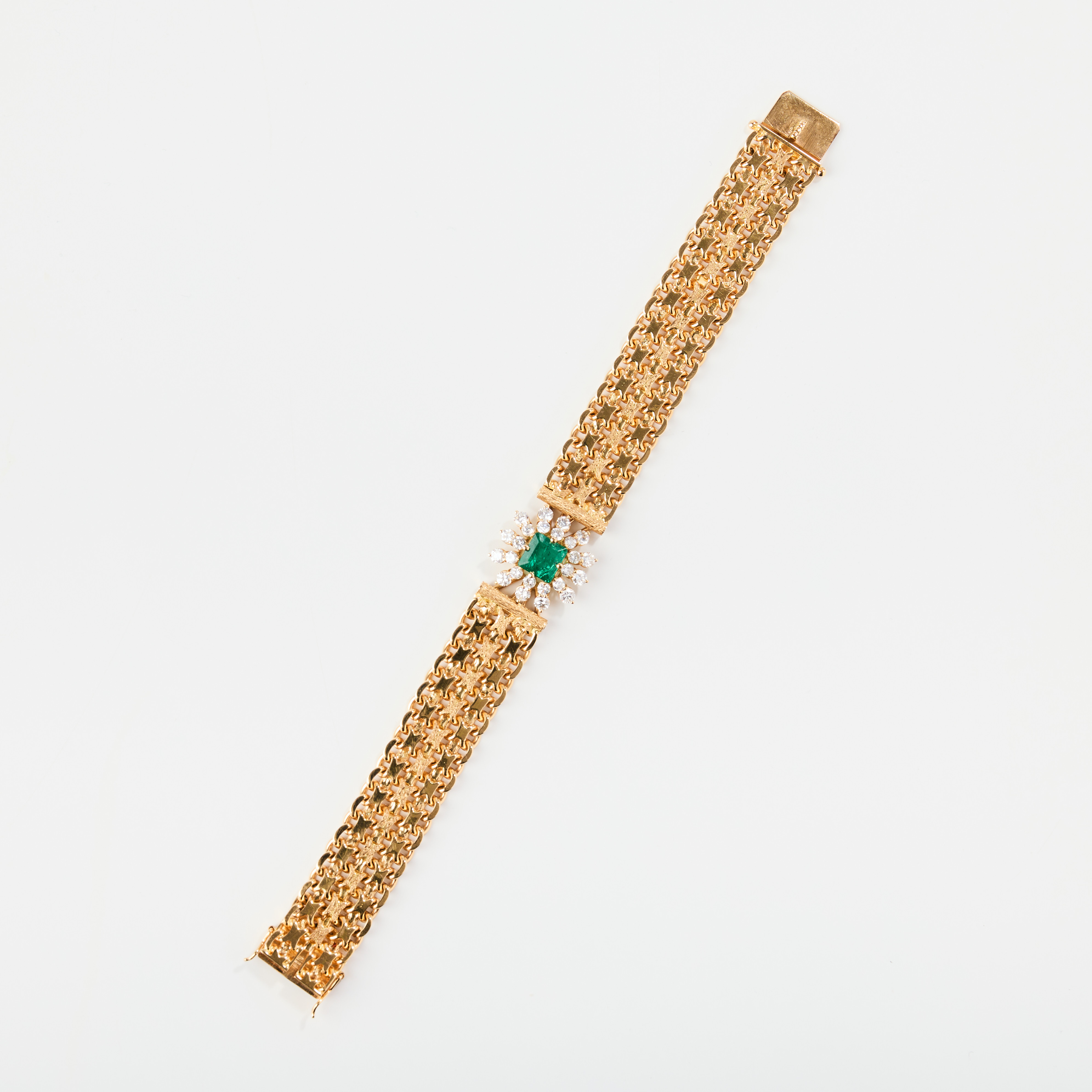 ARMBAND, 18K guld med en smaragd och diamanter, Nordiska Juvelaktiebolaget, Stockholm 1963.