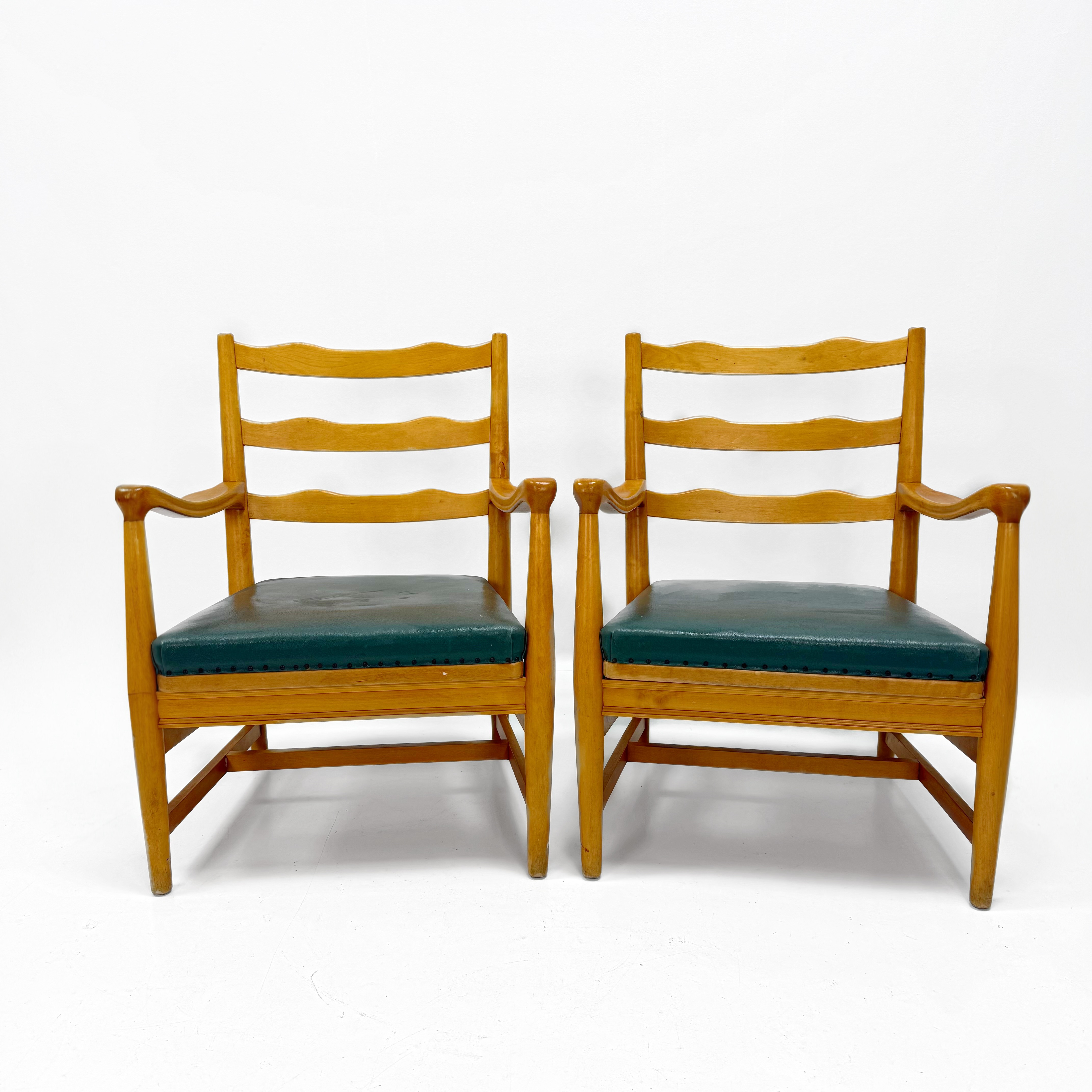 KARMSTOLAR - ladderback longe modell, trä med skinnklädda sitsar - 1960-tal.