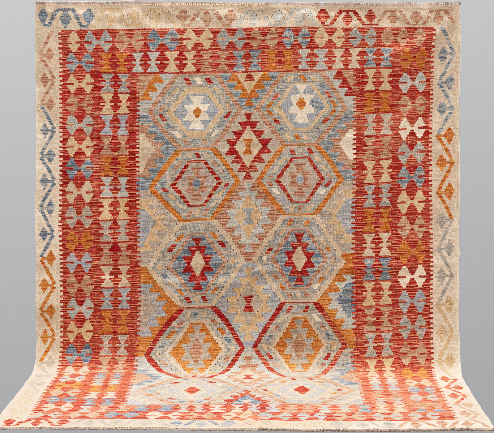 ORIENTMATTA. Kelim klassisk design, 243 x 177 cm.