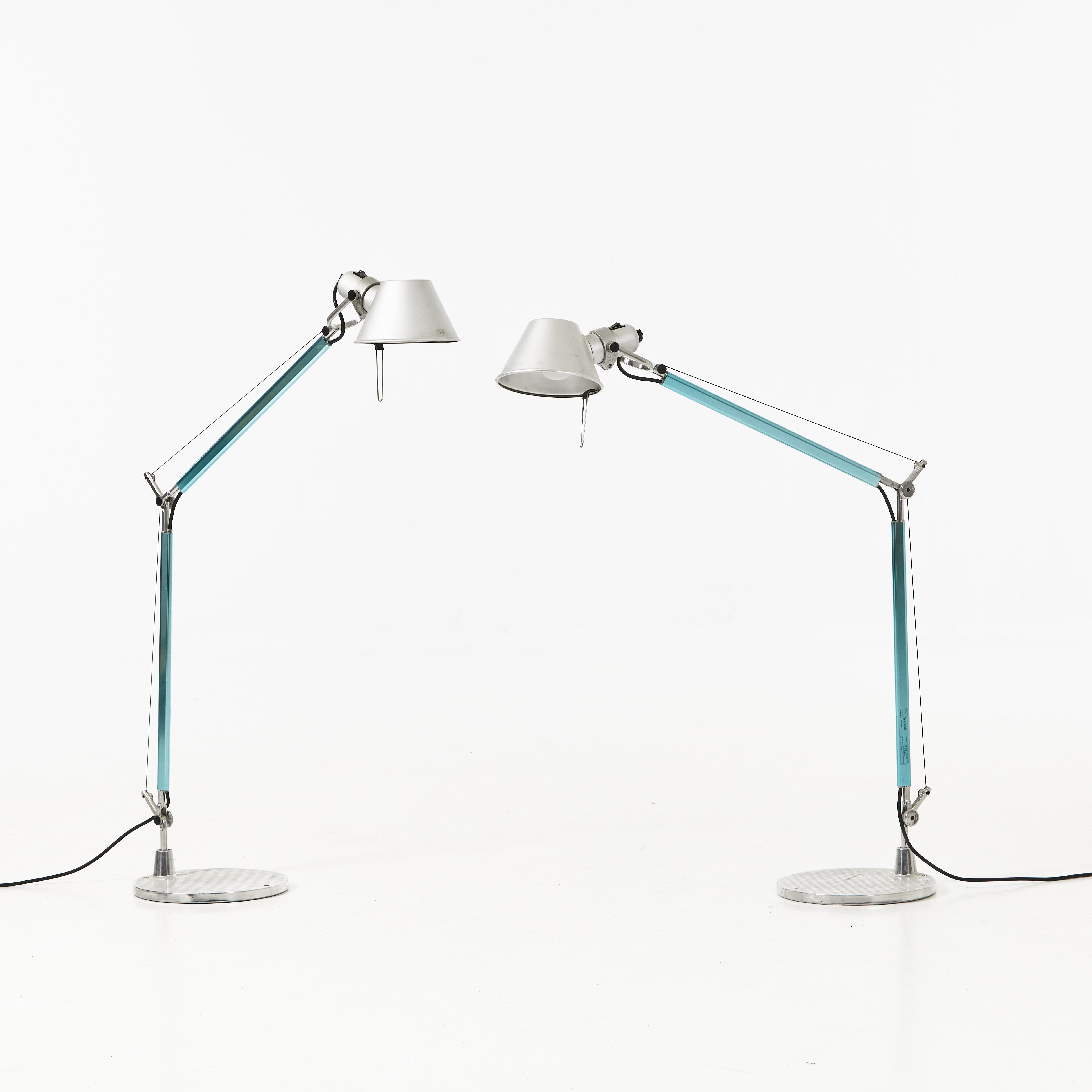 GIANCARLO FASSINA, MICHELE DE LUCCHI. ''Tolomeo'', bordslampor, 1 par, för Artemide.
