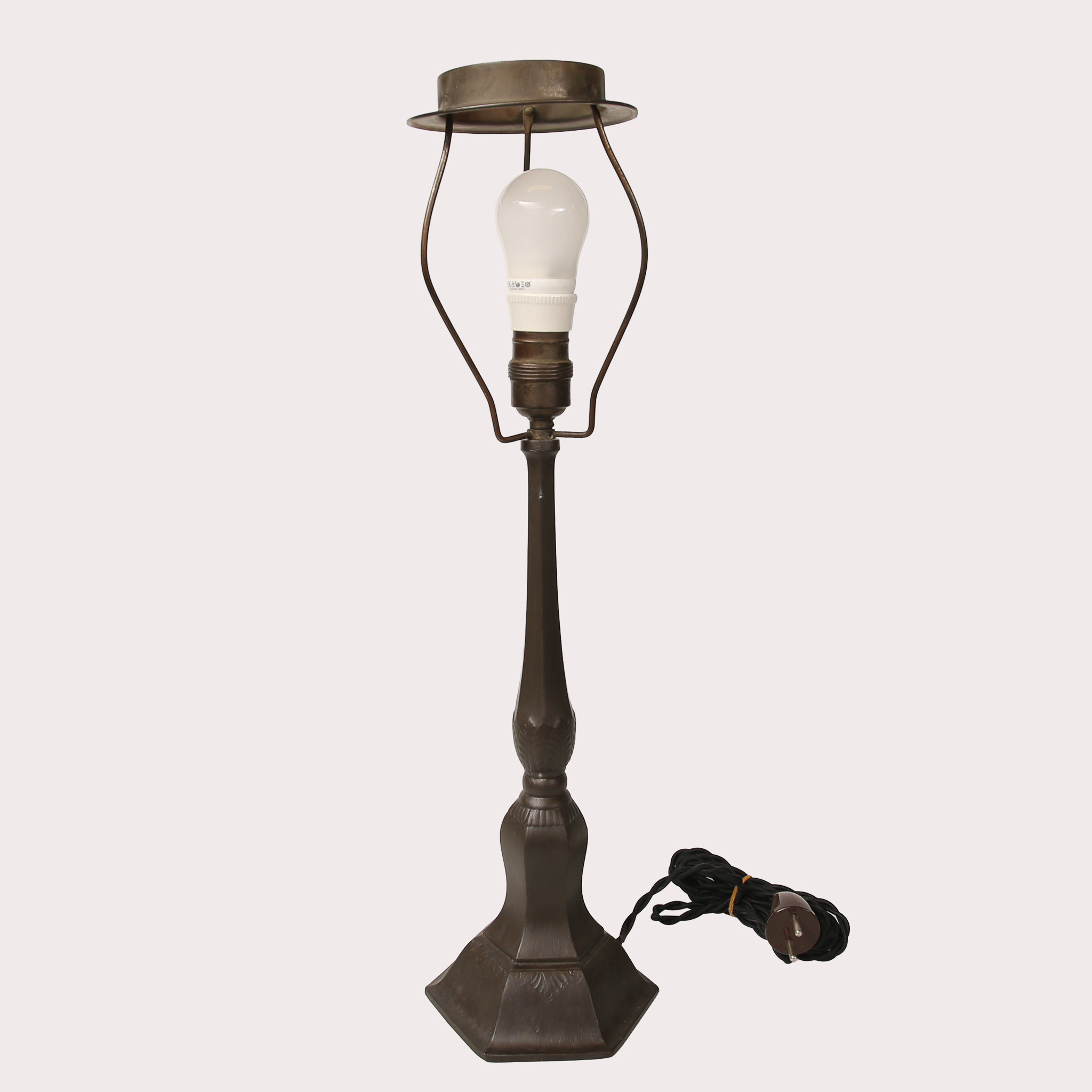 JUST ANDERSEN, Bordslampa, Art Deco, Disco metall på sexkantig bas, modell nr D 59, Danmark, 1920- tal.