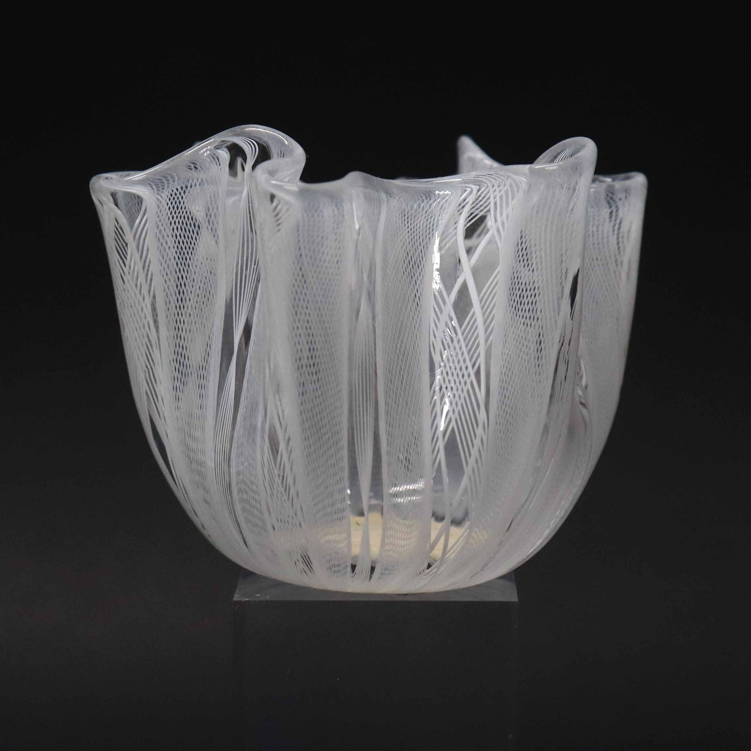 PAOLO VENINI OCH FULVIO BIANCONI, näsduksskål, "Fazzoletto", Venini, Murano, Italien.