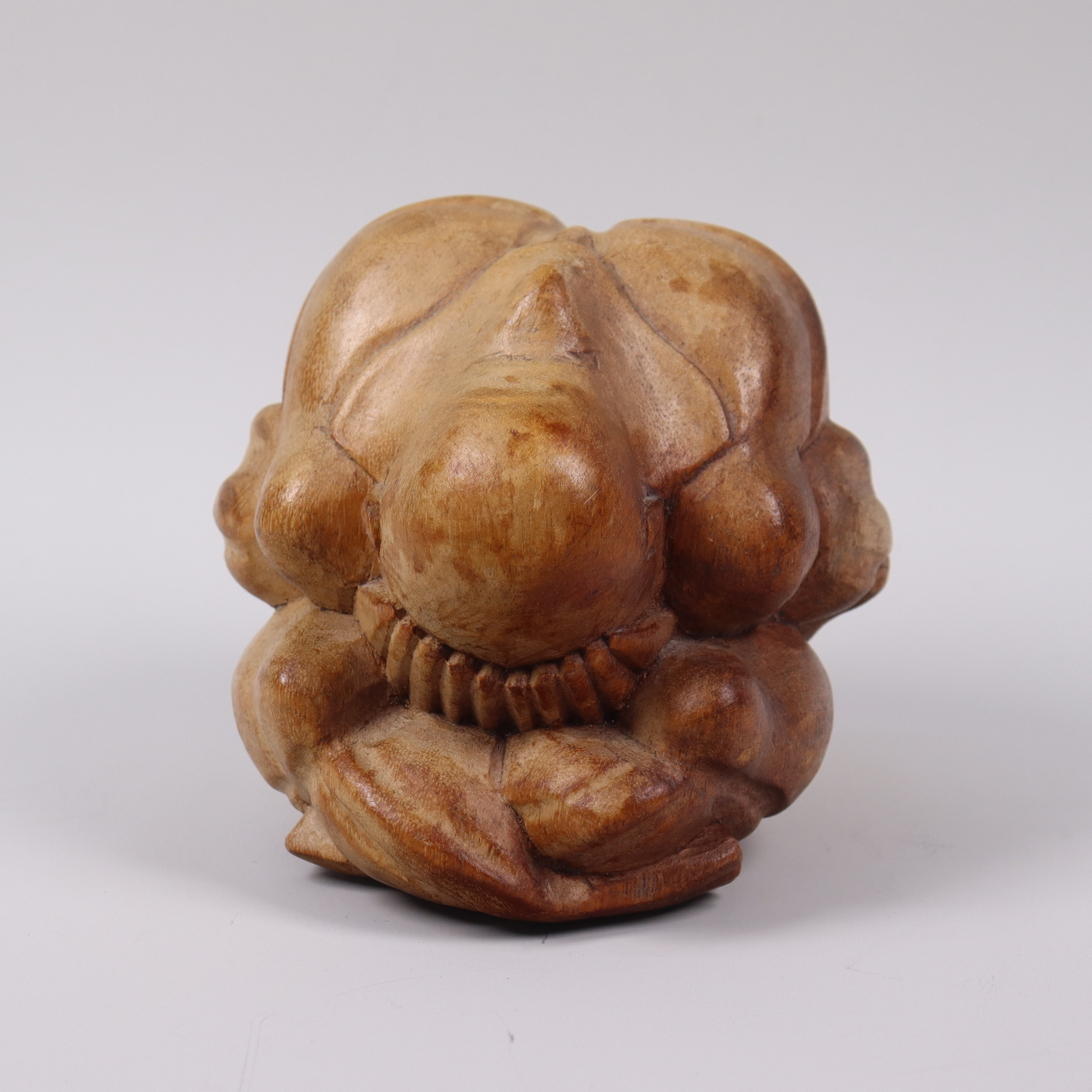 SKULPTUR, gråtande Buddha, skuret trä.