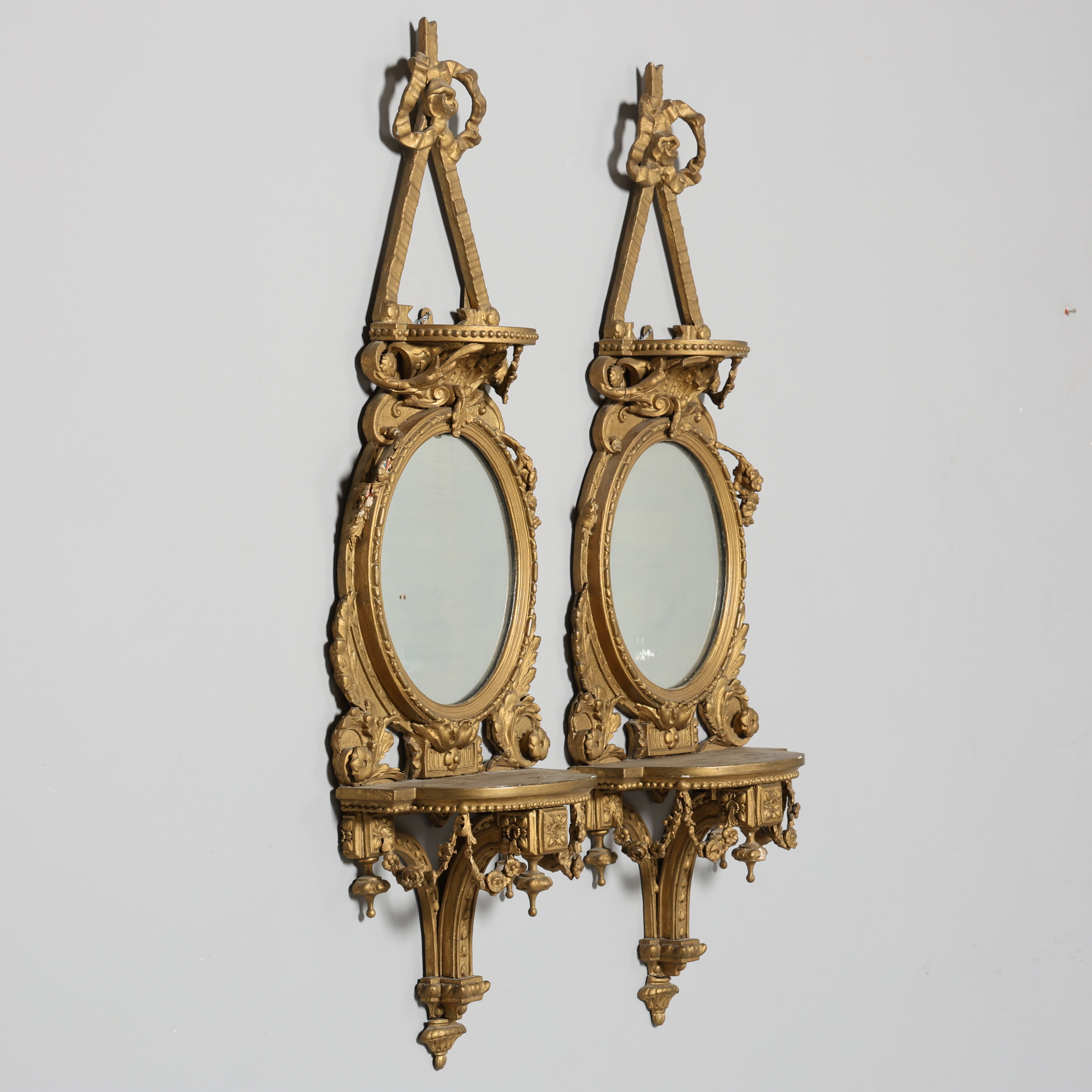 SPEGLAR, 1 par, gustaviansk stil, med hyllplan, 18/1900-tal.