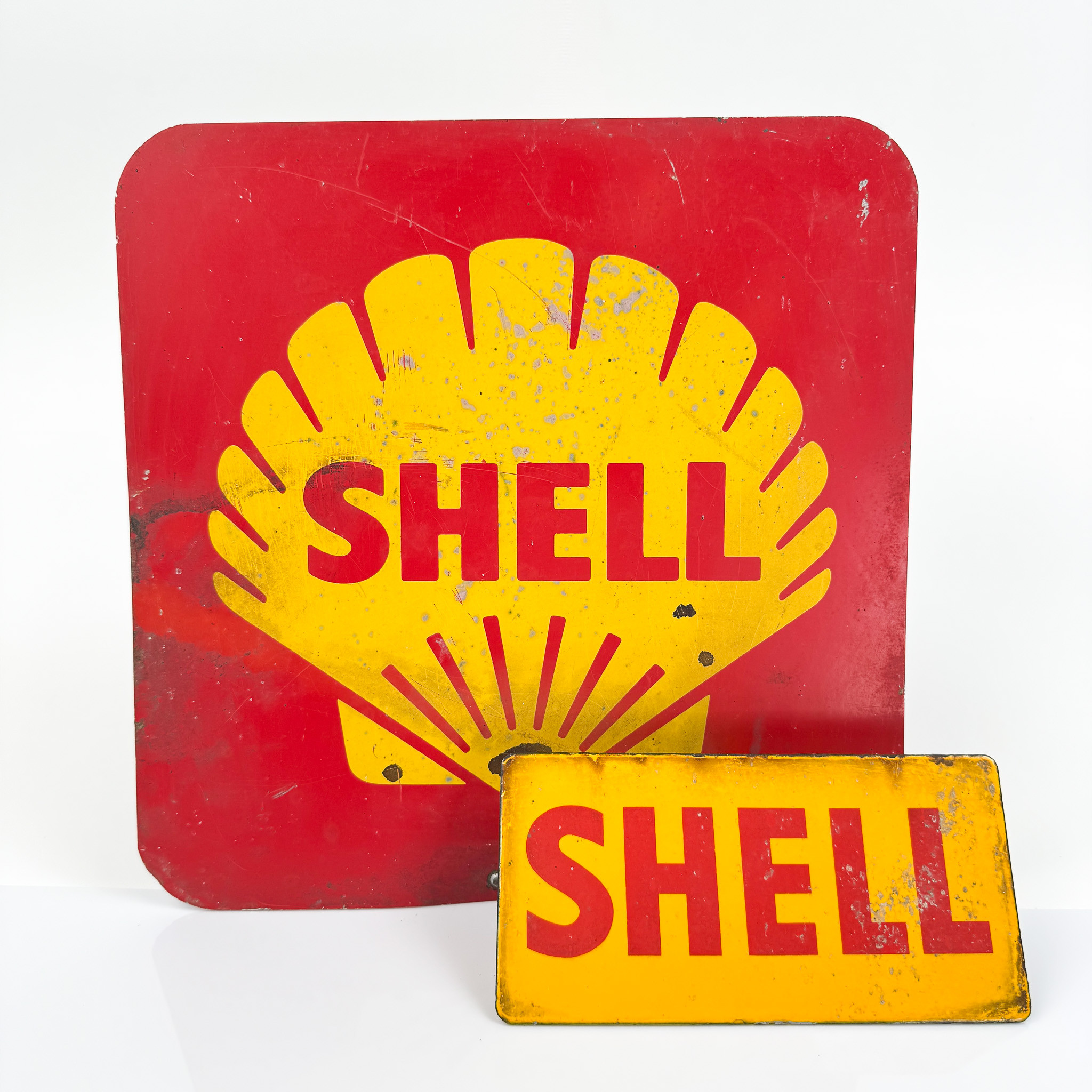 SHELL, plåt och emaljskylt, omkring 1900-talets mitt.