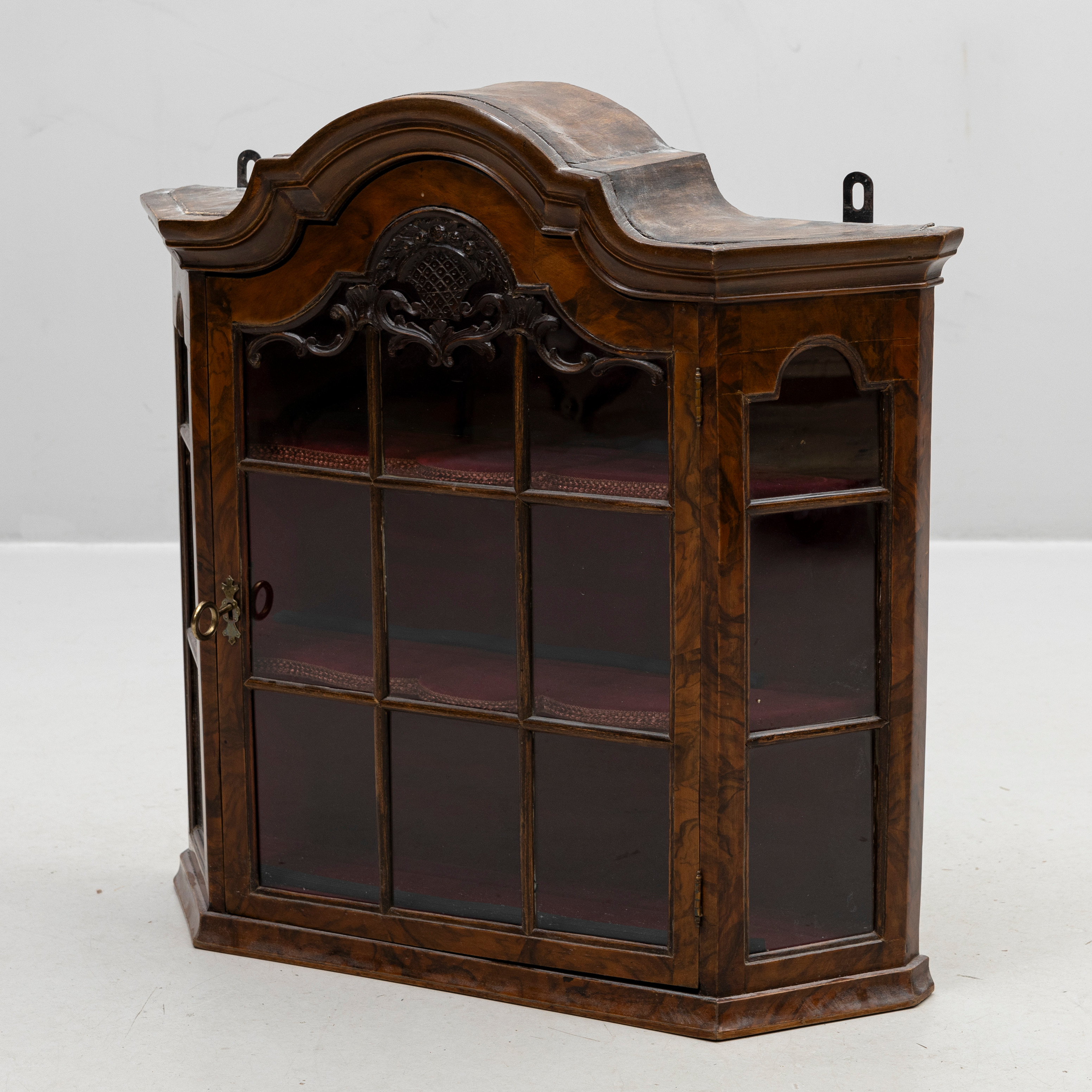 HÄNGSKÅP, vitrin, valnöt, rokokostil, 1800-tal.