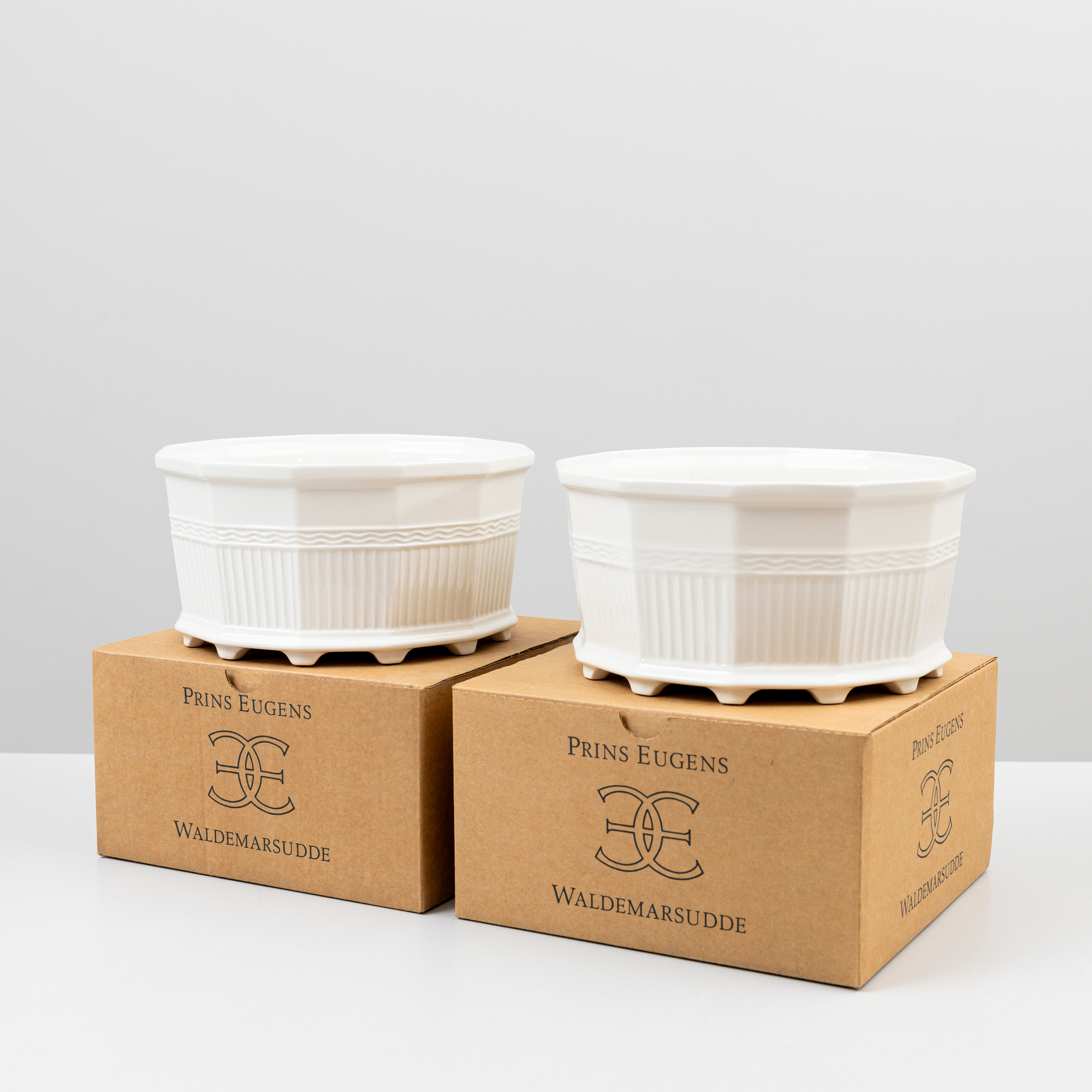 YTTERFODER, 2 st, porslin, "Prins Eugens Waldemarsudde", Rörstrand.