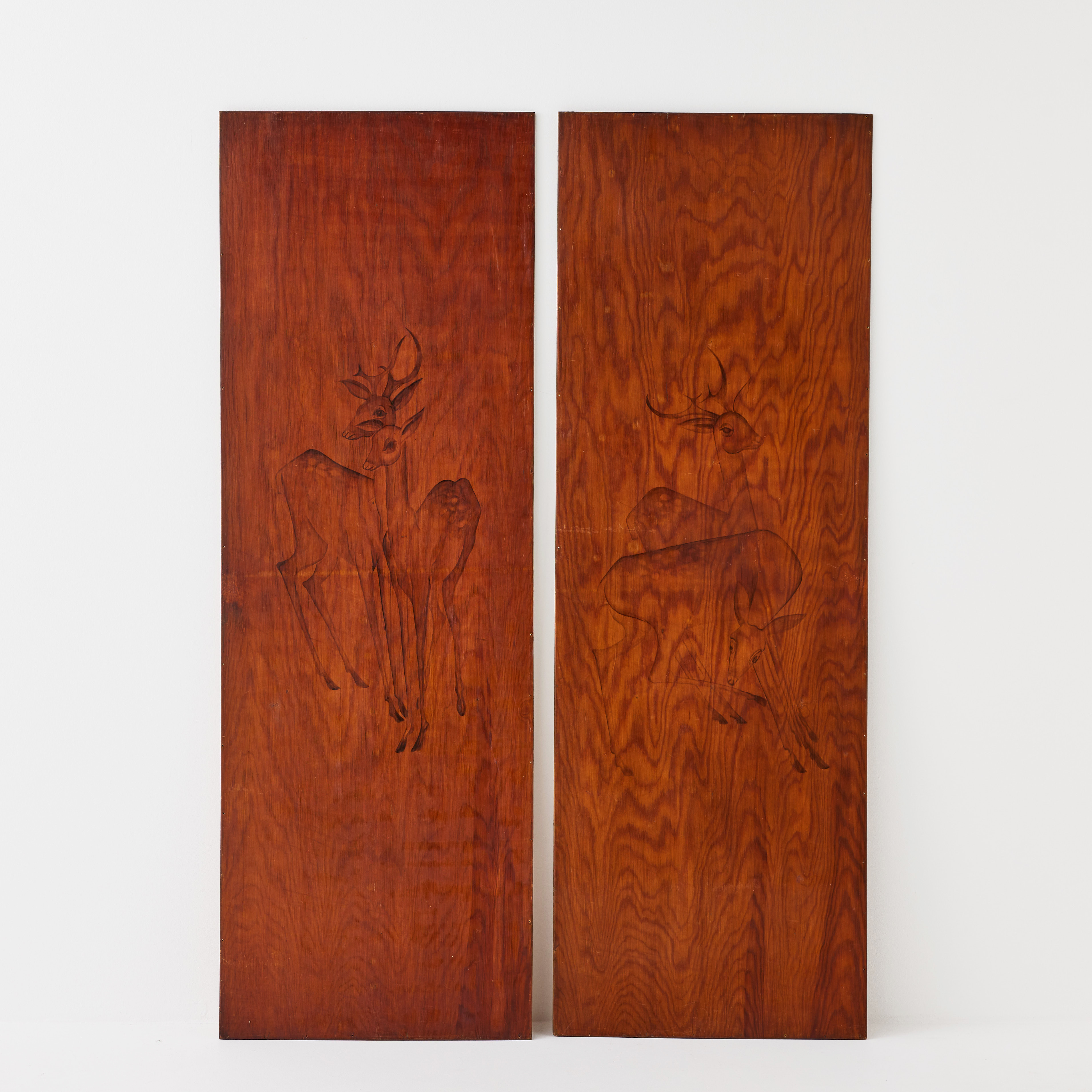 AXEL SALTO. Paneler, ett par, Danmark, betsad fur med målad dekor av hjortar.