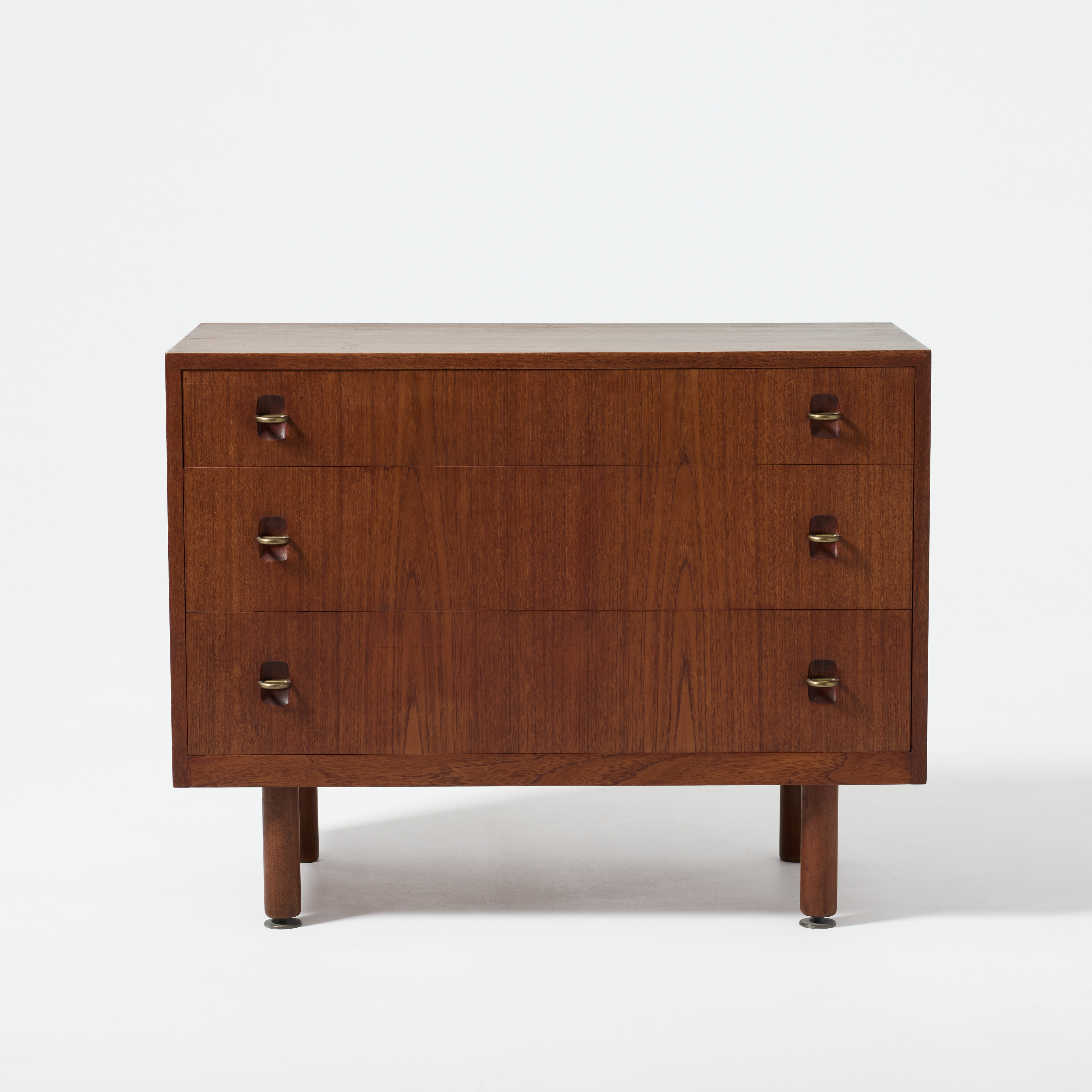 BYRÅ, Danmark 1950/60-tal, teak, draghandtag i mässing.